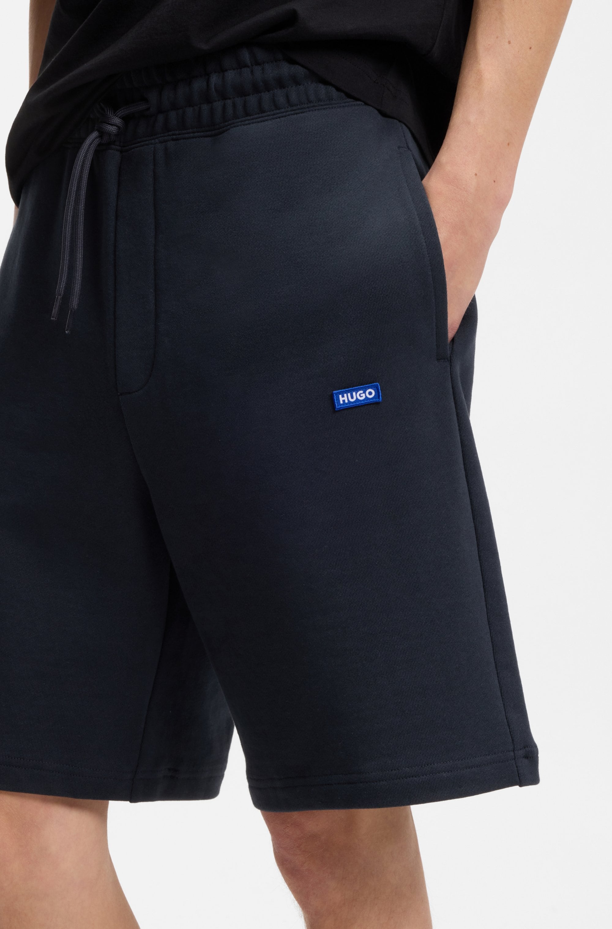 HUGO Blue Sweatshorts »Nasensio«  mit Markenlabel
