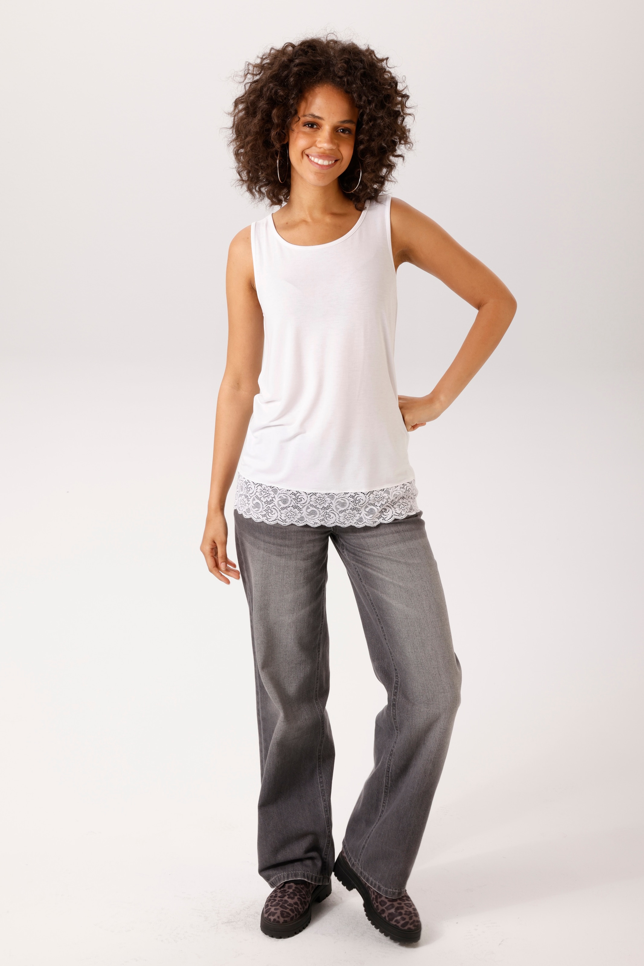 Aniston CASUAL Tanktop mit gewellter, elastischer Spitzenborte am Saum - NEUE KOLLEKTION