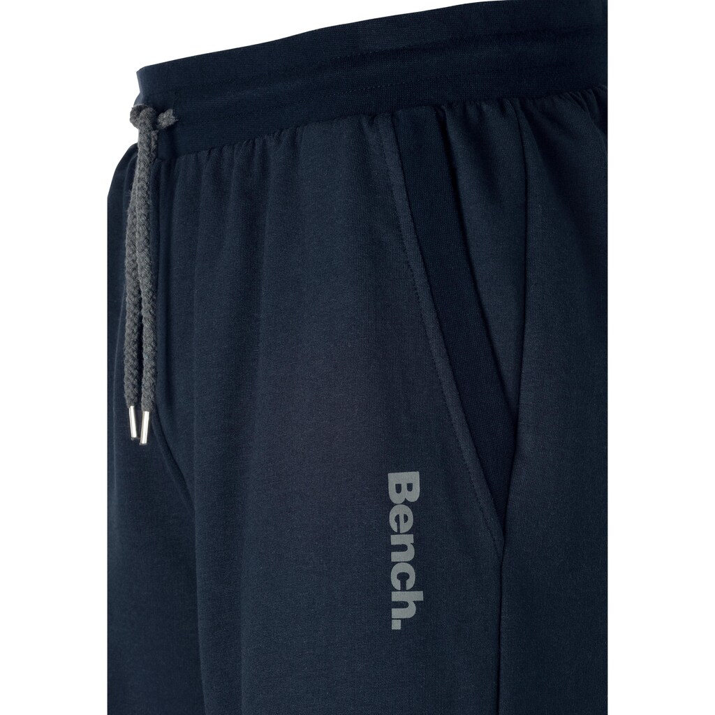 Bench. Loungewear Sweatshorts, mit seitlichen Taschen