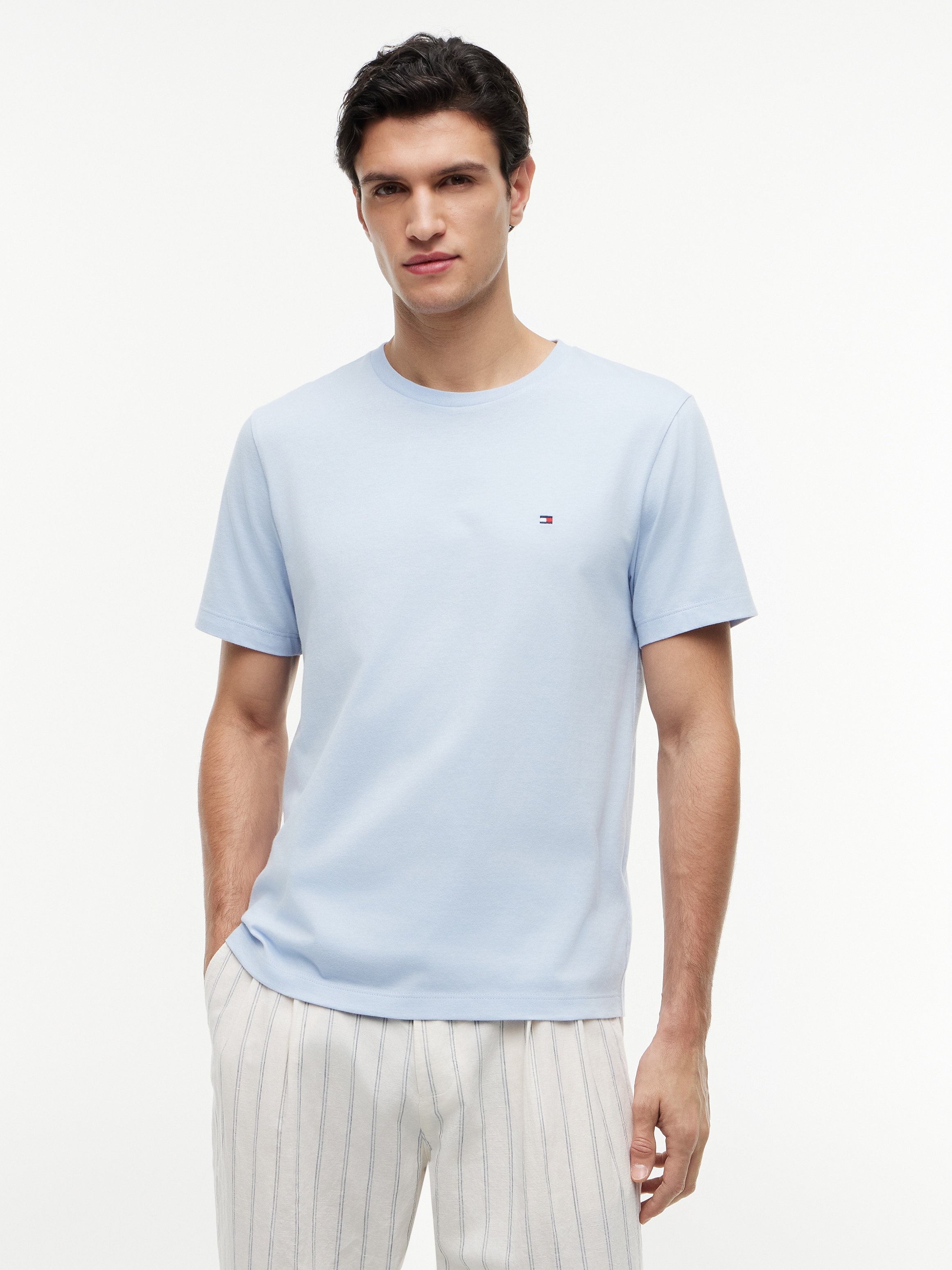 Tommy Hilfiger T-Shirt »ESSENTIAL REGULAR FIT SOLID  mit Stickerei« unifarben, casual, Baumwolle, Rundhals