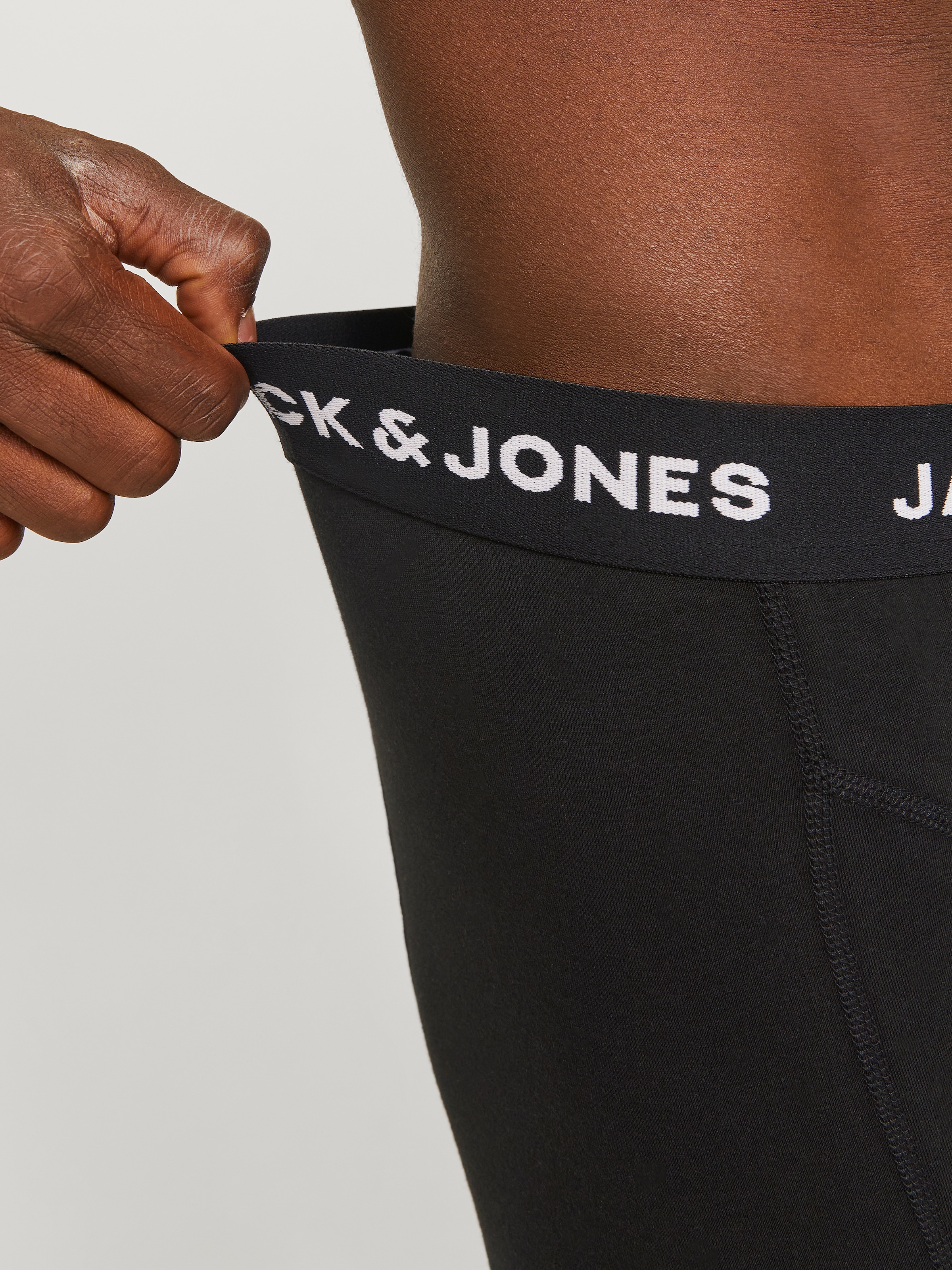 Jack & Jones Boxer »JACANTHONY  im 3er Pack mit Logo-Bund und weichem Griff« Packung, 3 Stk. unifarben mit Farbeinsatz, modisch, eng anliegend, Baumwollmischung