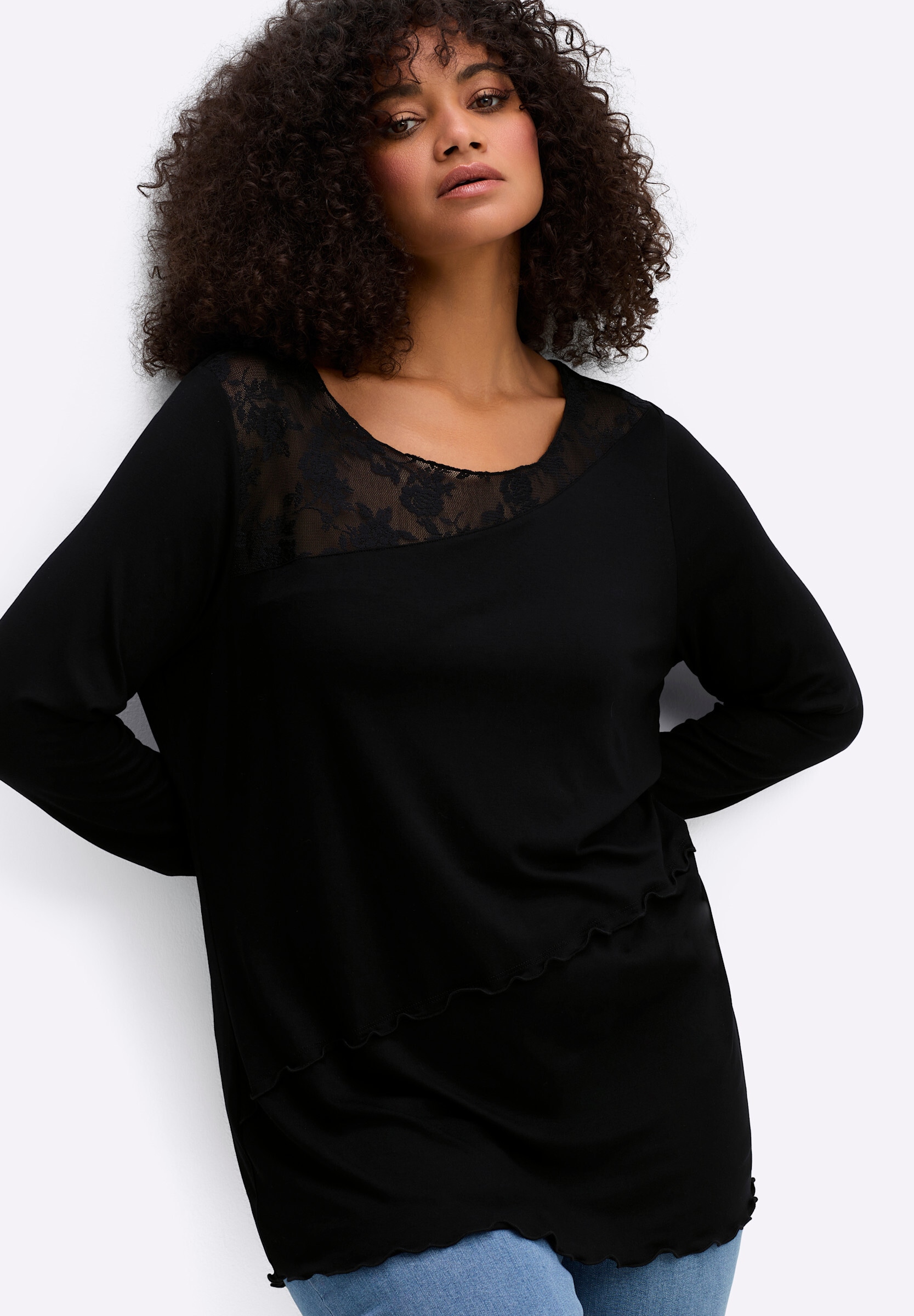 sheego by Joe Browns Sweatshirt »Sweatshirt Langarmshirt mit schräg verlaufenden Kanten«
