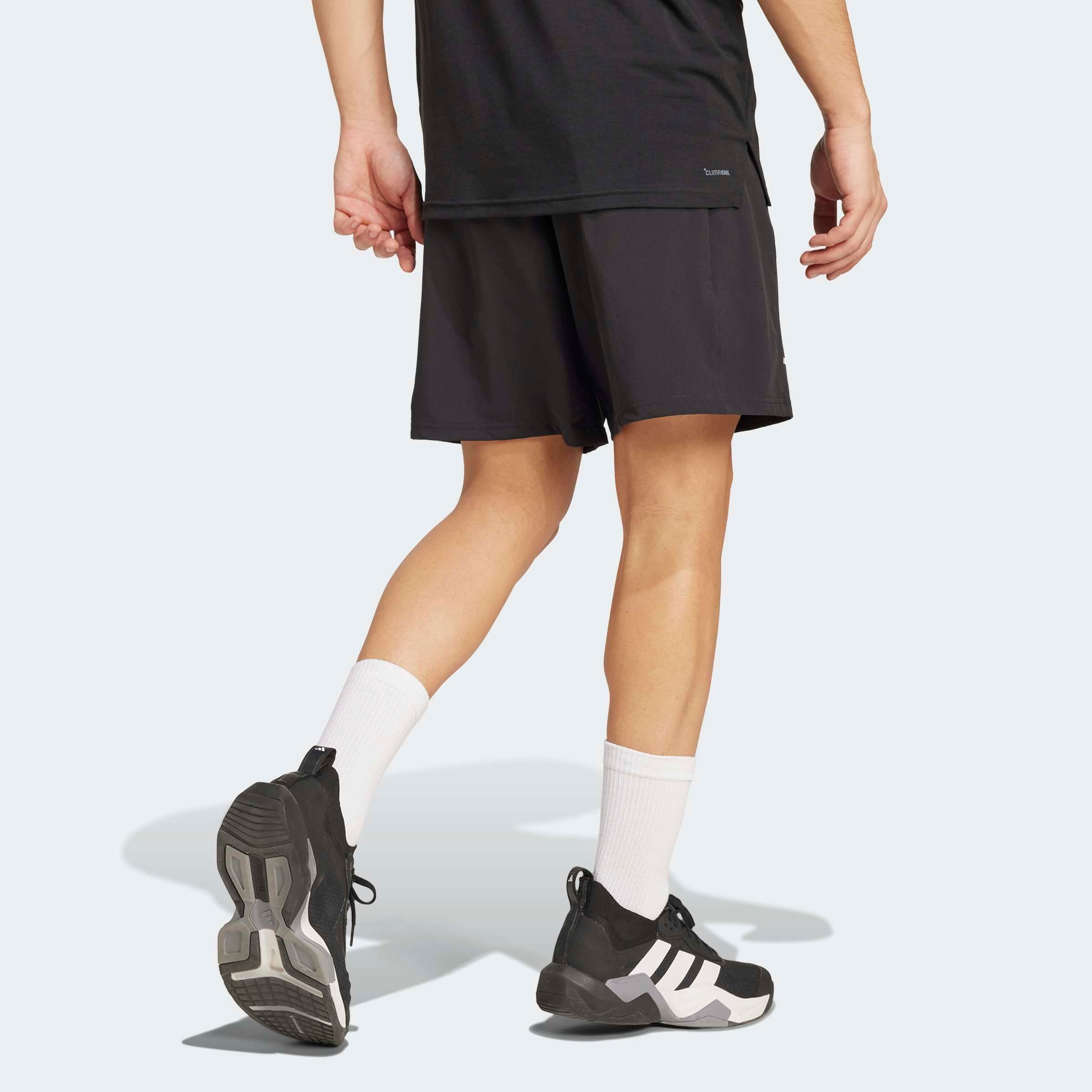 adidas Performance Shorts »TR ESS HP SHORT«  für Fitness und Training, mit Metallic-Optik, schnelltrocknend