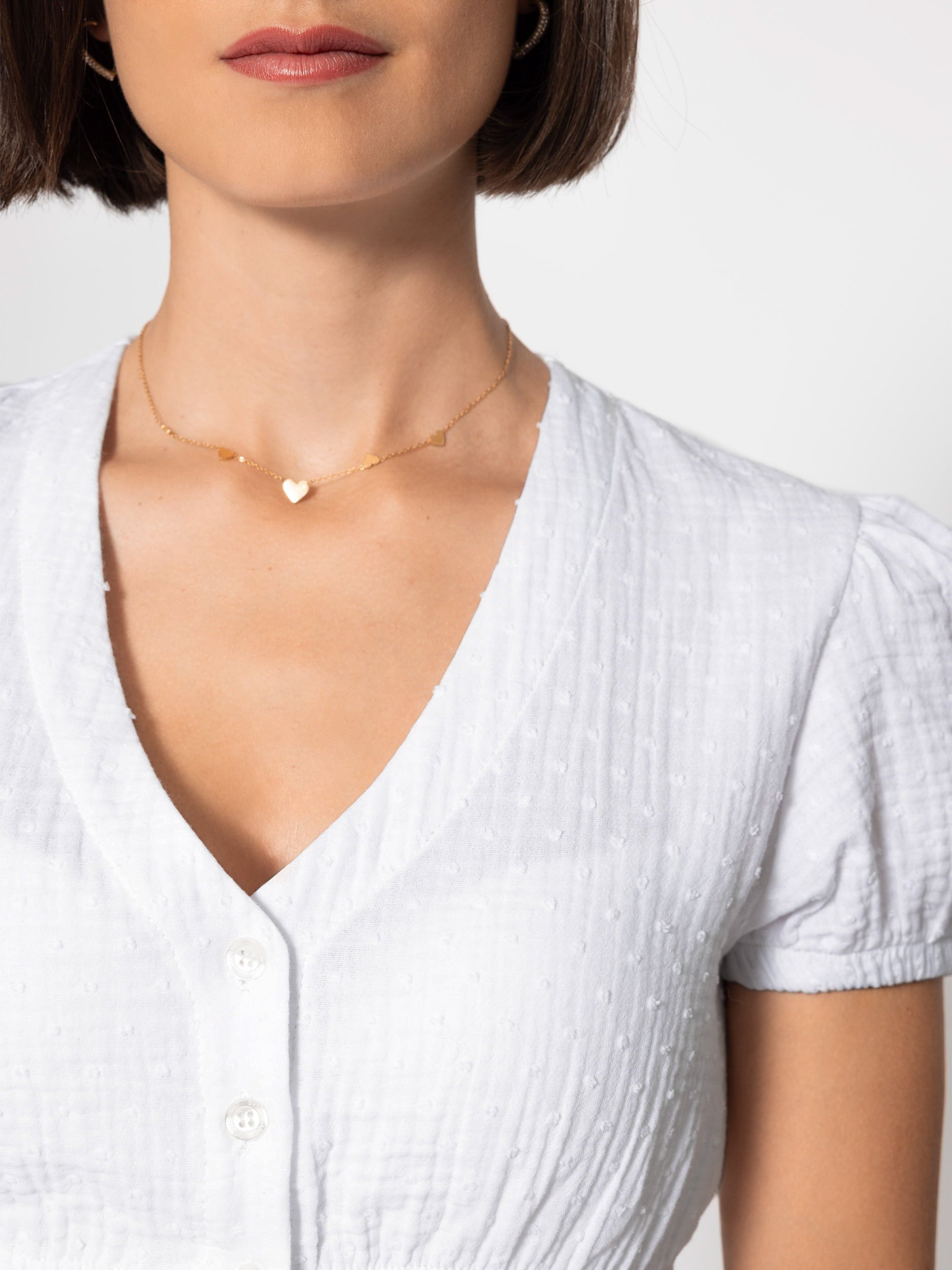 SASSYCLASSY Trachtenbluse »Bluse aus Musselin mit Tupfen« Traditionelle Trachtenbluse mit V Ausschnitt und Puffärmeln Weiß