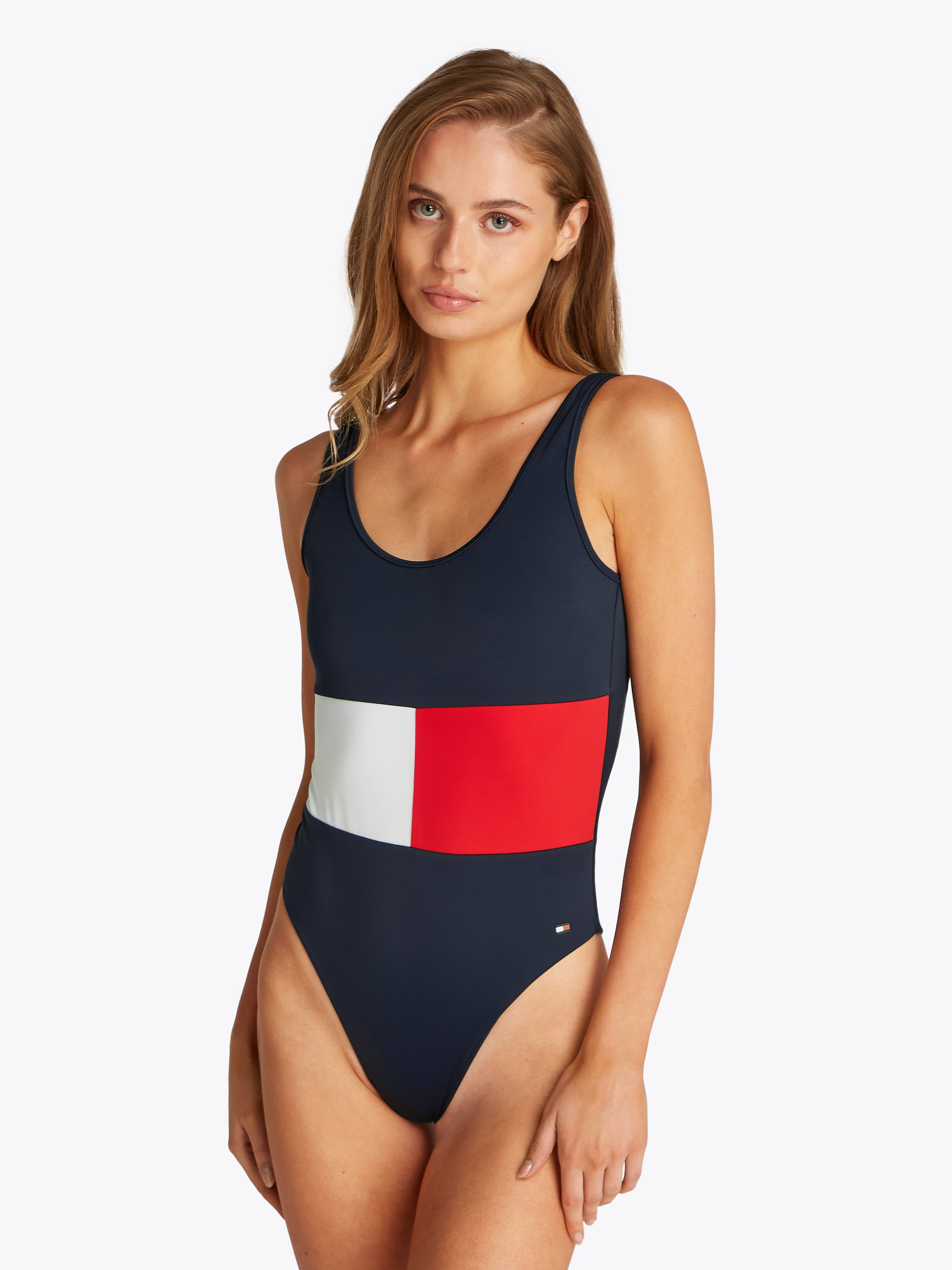 TOMMY HILFIGER Swimwear Badeanzug »ONE PIECE (EXT SIZES)«, im Colorblock-Design