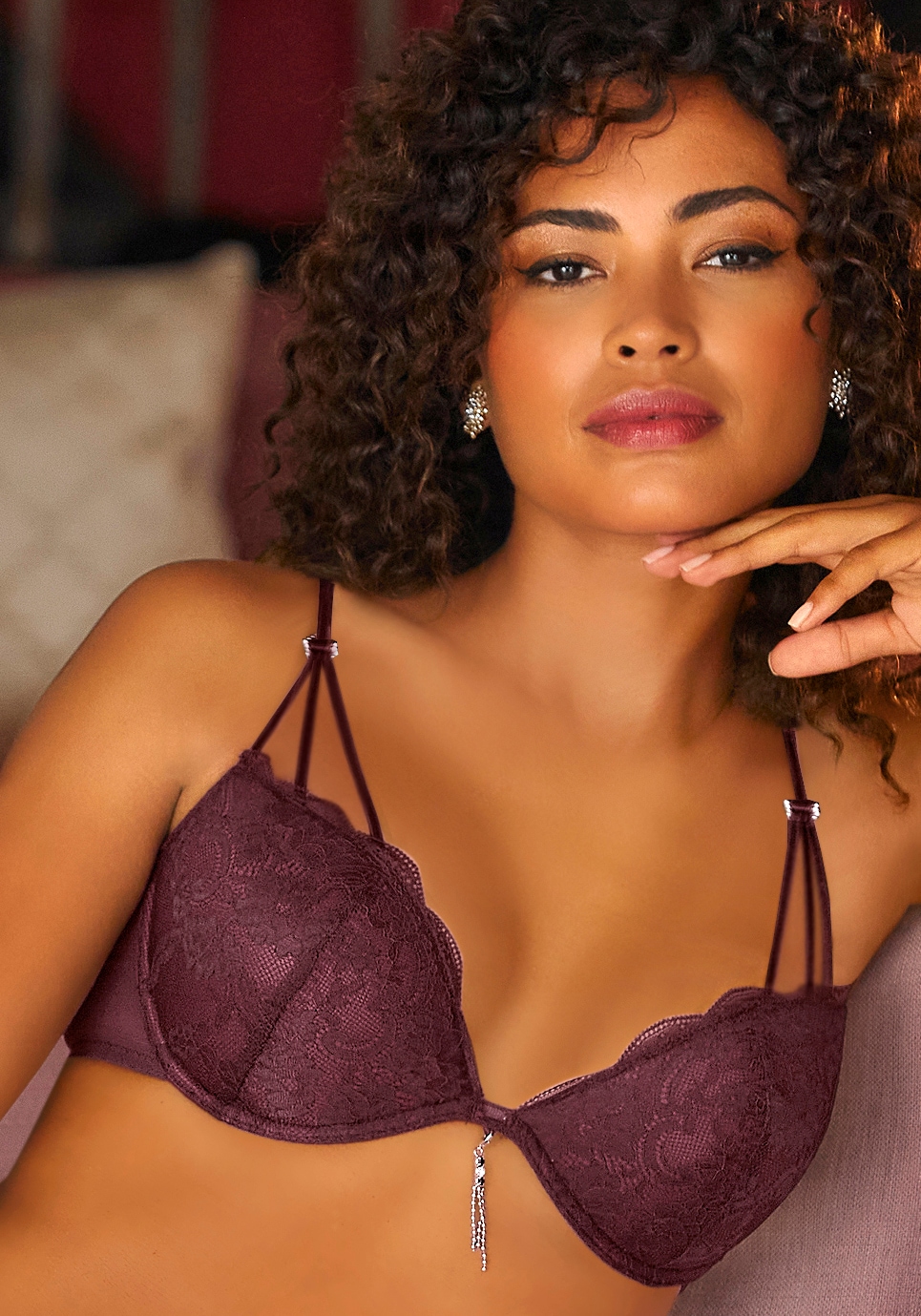 LASCANA Push-up-BH, mit extravagantem Glitzeraccessoire, sexy Dessous