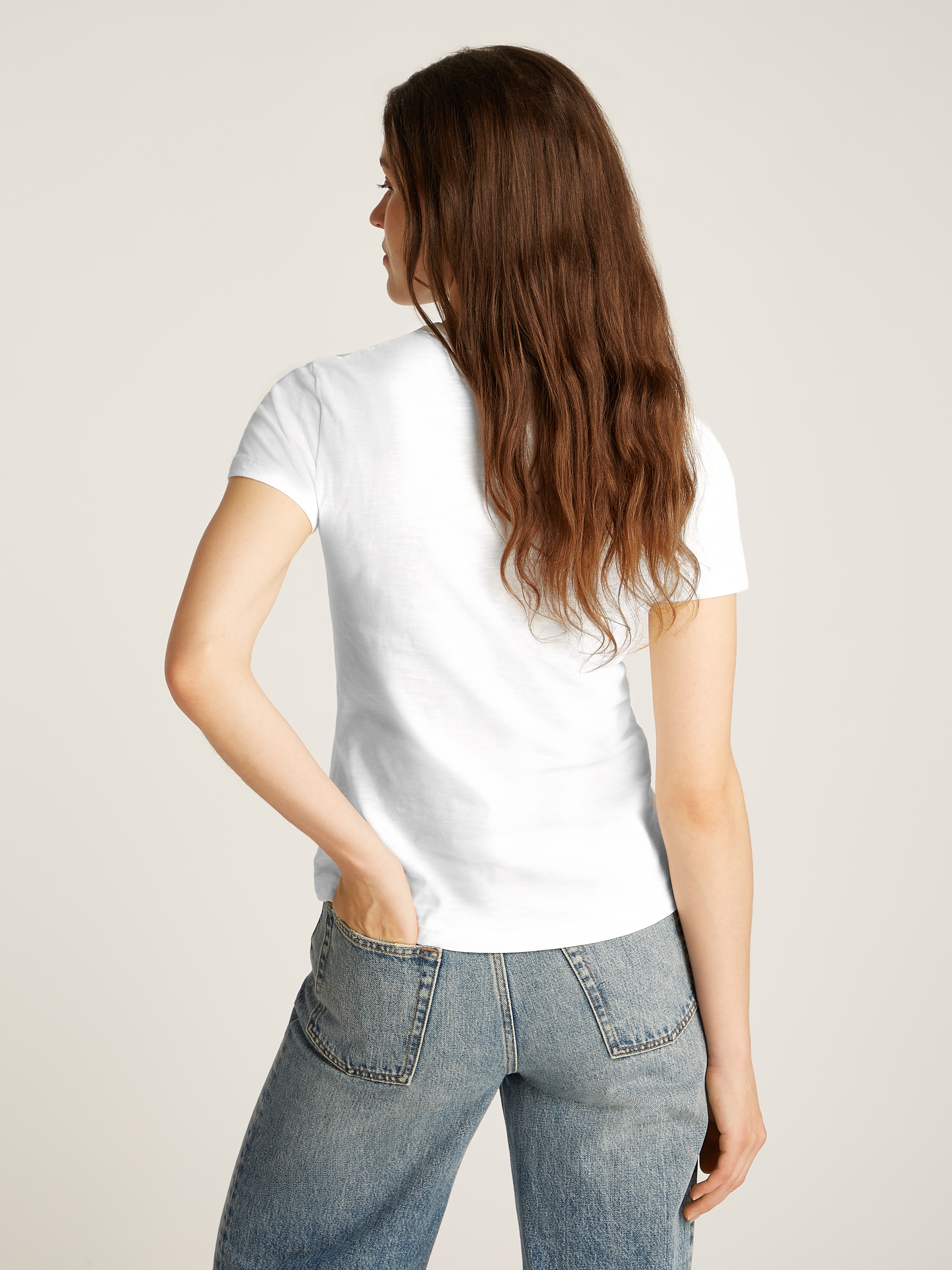 Tommy Hilfiger Rundhalsshirt »1985 SLIM SLUB C-NK SS«, mit Logostickerei