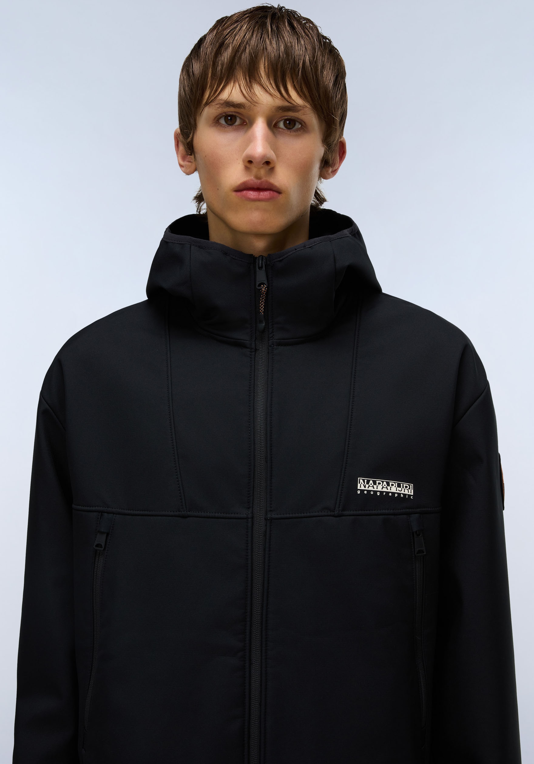 Napapijri Softshelljacke »BIOIS«, mit Kapuze, Reißverschlusstaschen, normale Passform