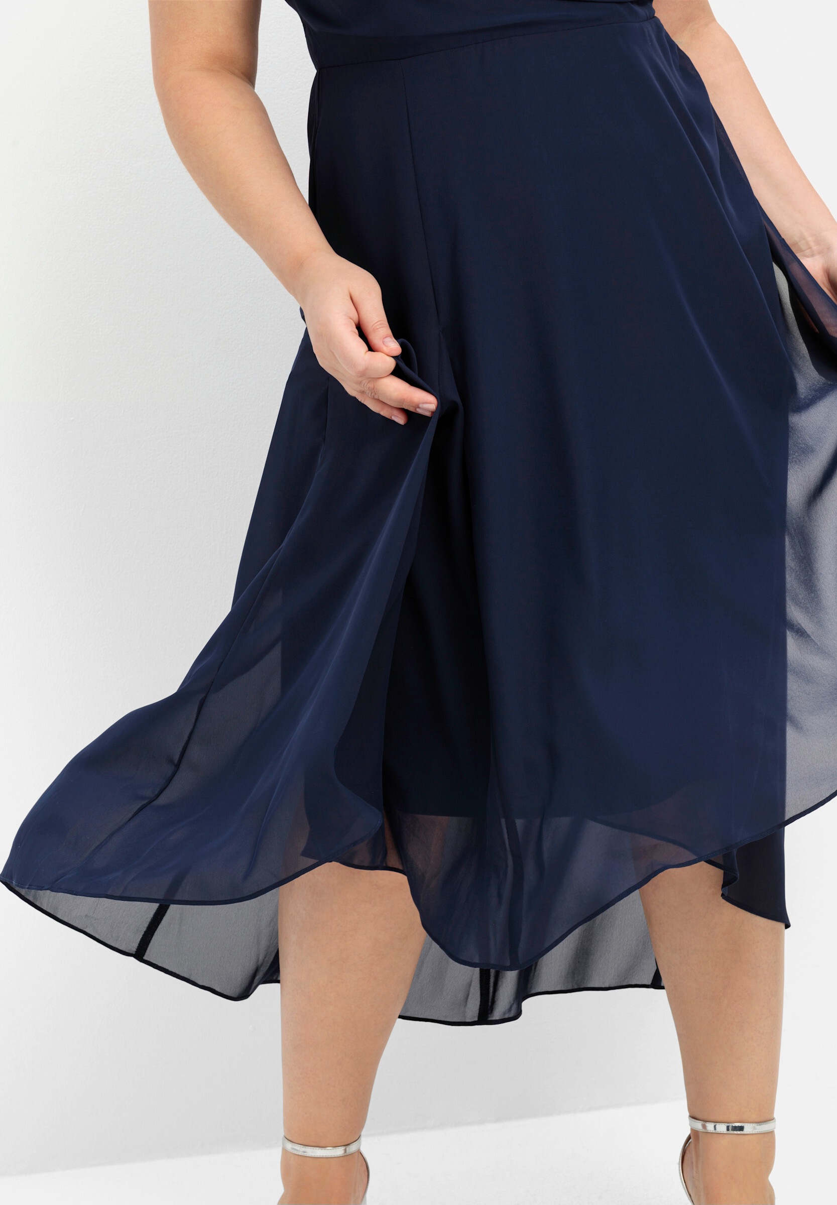 Sheego Maxikleid »Abendkleid Abendkleid in Wickeloptik, aus Chiffon« Ohne Taschen in Wickeloptik