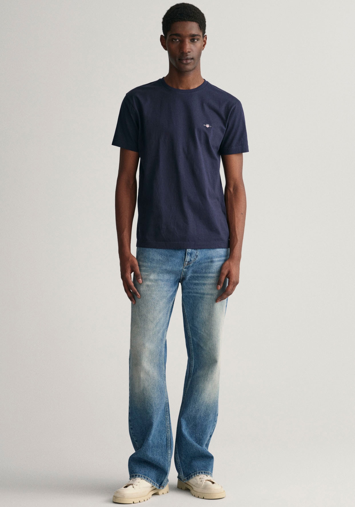 Gant T-Shirt »SLIM SHIELD SS T-SHIRT«, mit Logostickerei auf der Brust
