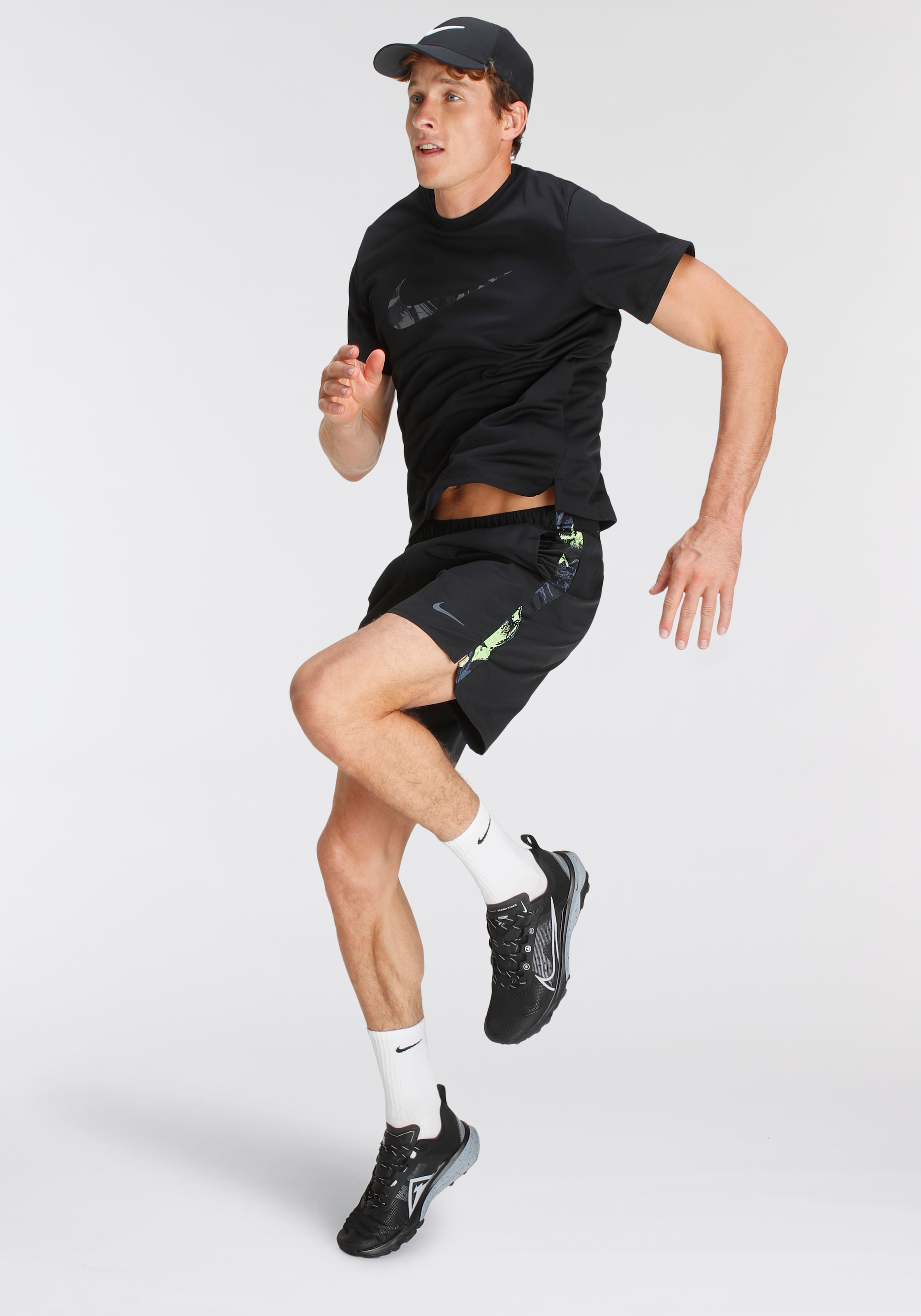 Nike Laufshorts »DRI-FIT CHALLENGER STUDIO ' MEN'S " UNLINED RUNNING SHORTS«