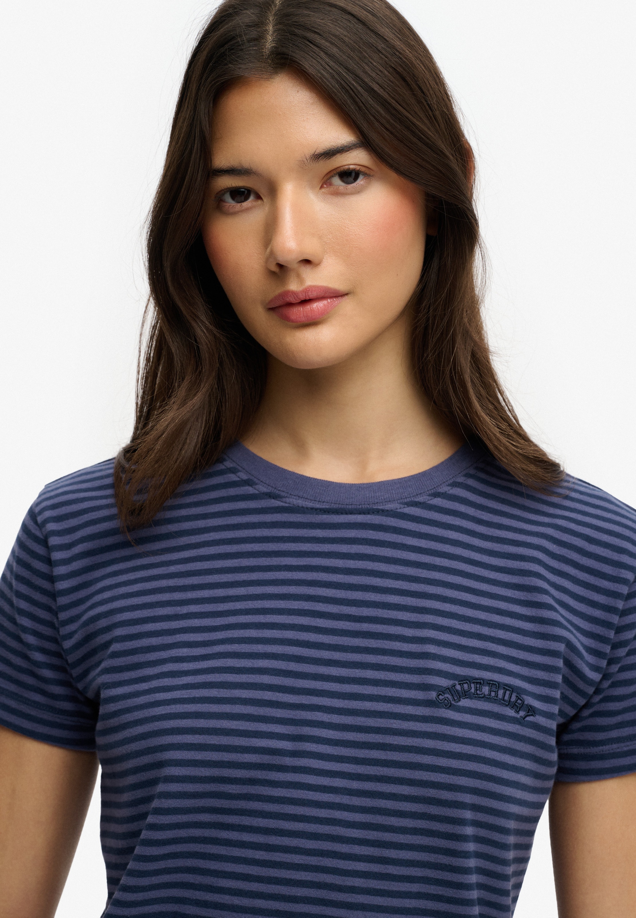 Superdry T-Shirt »ESSENTIAL LOGO STR FITTED TEE« angenehmes Tragegefühl durch besonders weiche Haptik