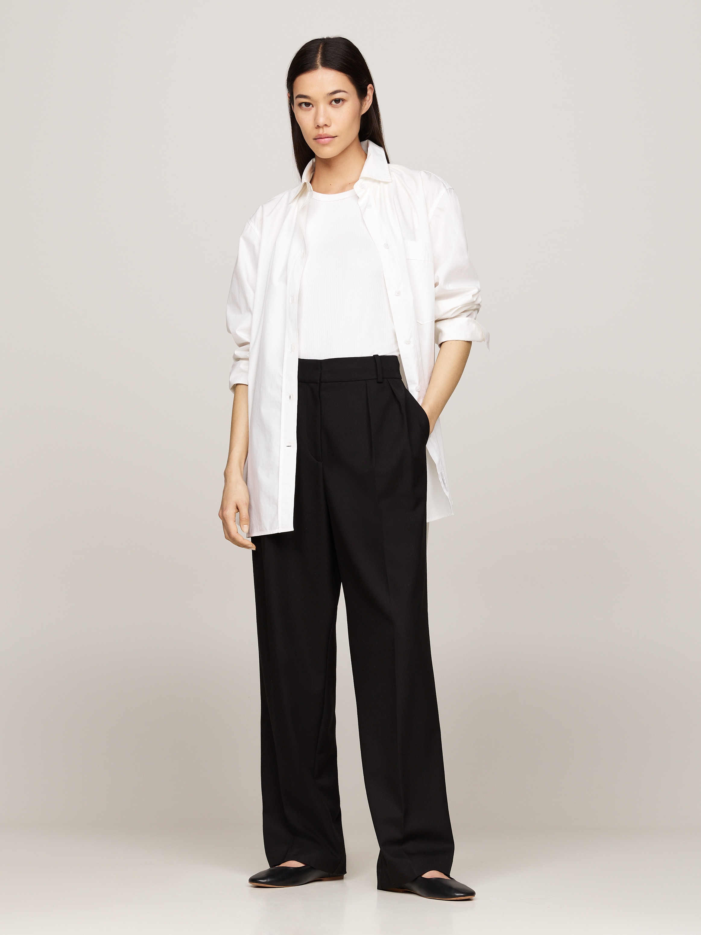 Tommy Hilfiger Webhose »MD CORE RELAXED STRAIGHT PANT«, mit Logostickerei auf der Rückseite