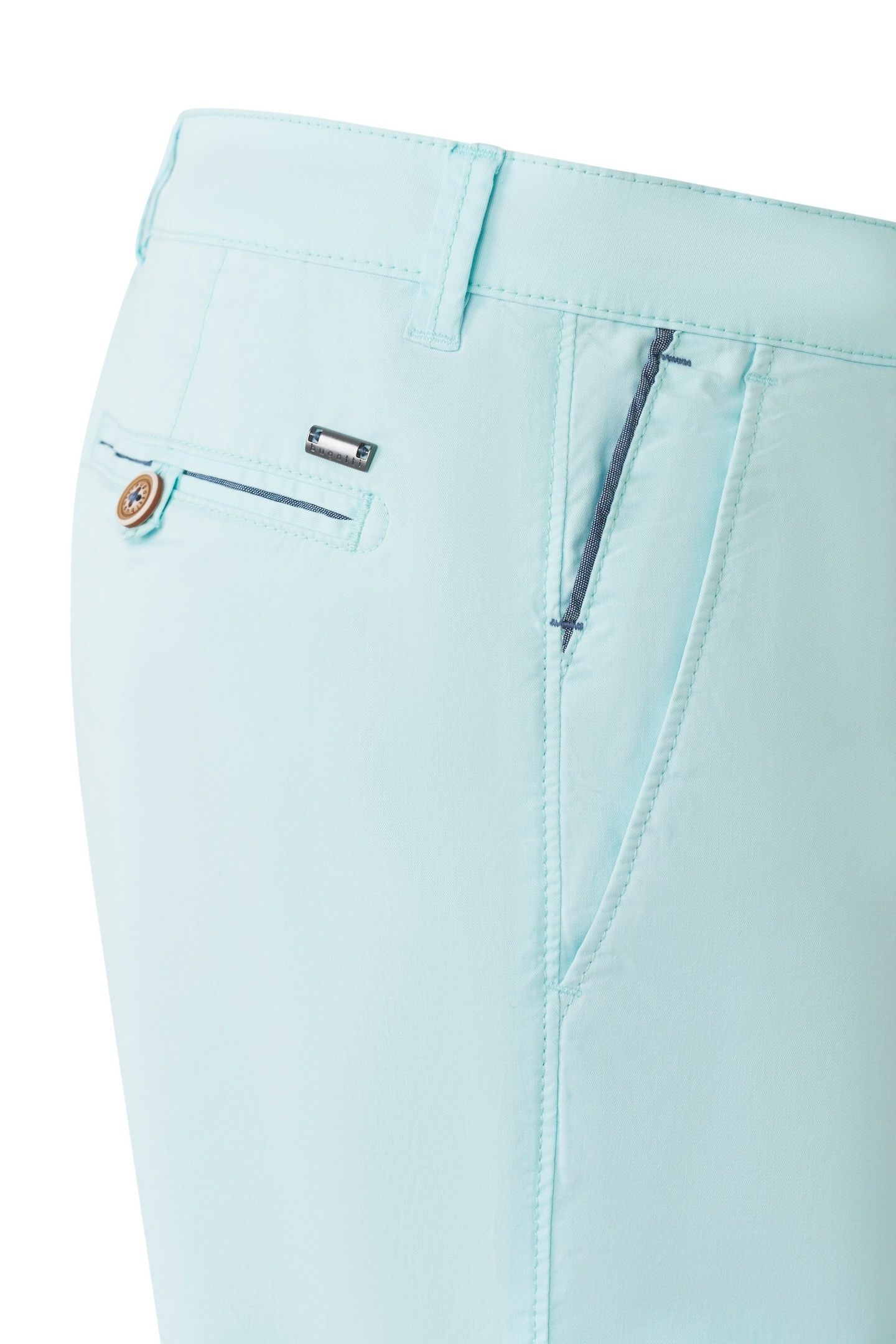 bugatti Bermudas, im lässigen Stil