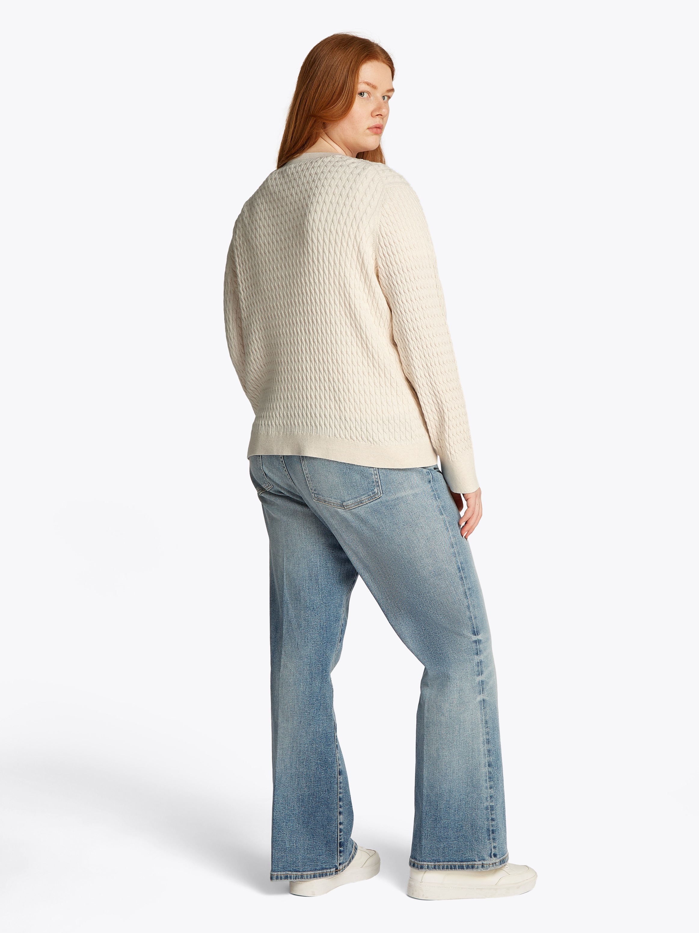 Tommy Hilfiger Curve Rundhalspullover »CRV CO CABLE C-NK LS SWEATER«, in Großen Größen, Zopfmuster, Logostickerei