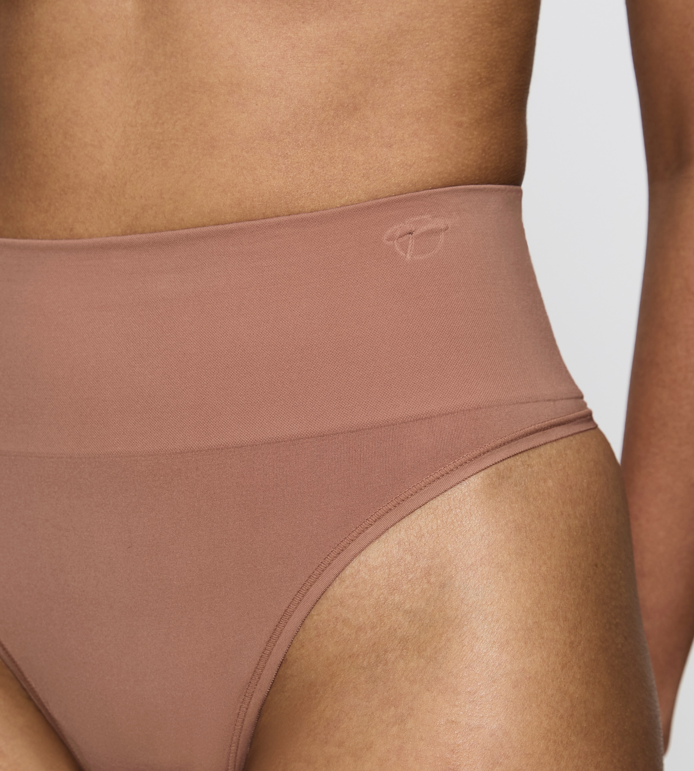 Triumph Shapingslip »Soft Sculpt« nahtlos, formend, leichter Bauchweg-Effekt, hoher Beinausschnitt
