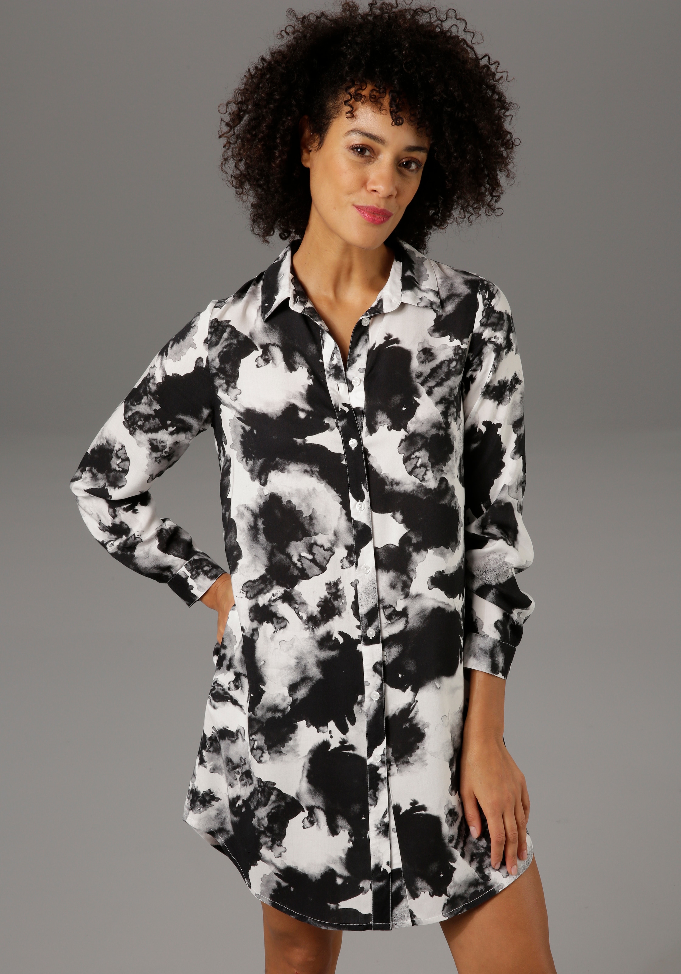 Aniston CASUAL Longbluse, mit trendigem Batikdruck
