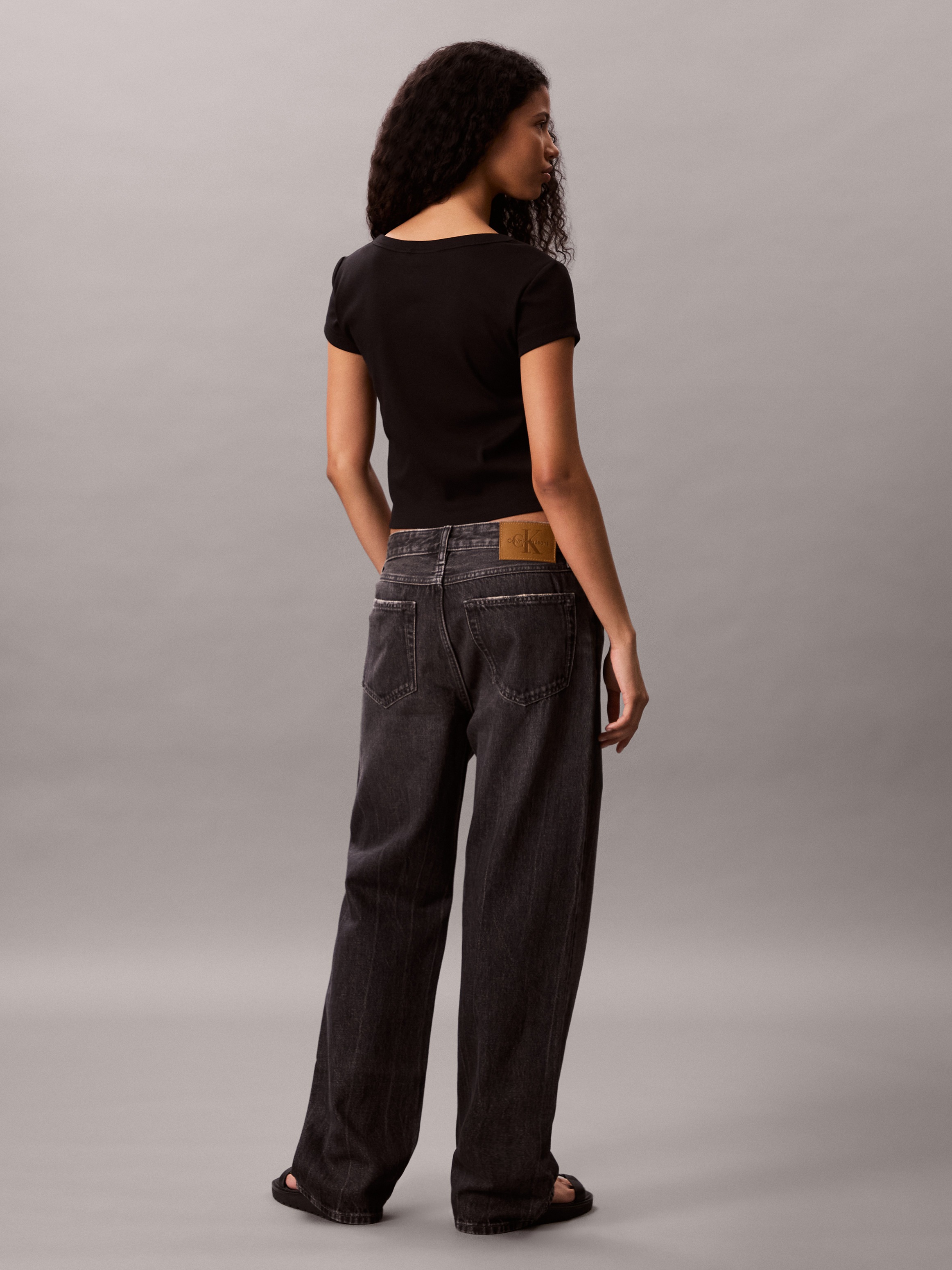 Calvin Klein Jeans T-Shirt »WOVEN LABEL BABY RIB« Regular fit mit Rundhalsausschnitt