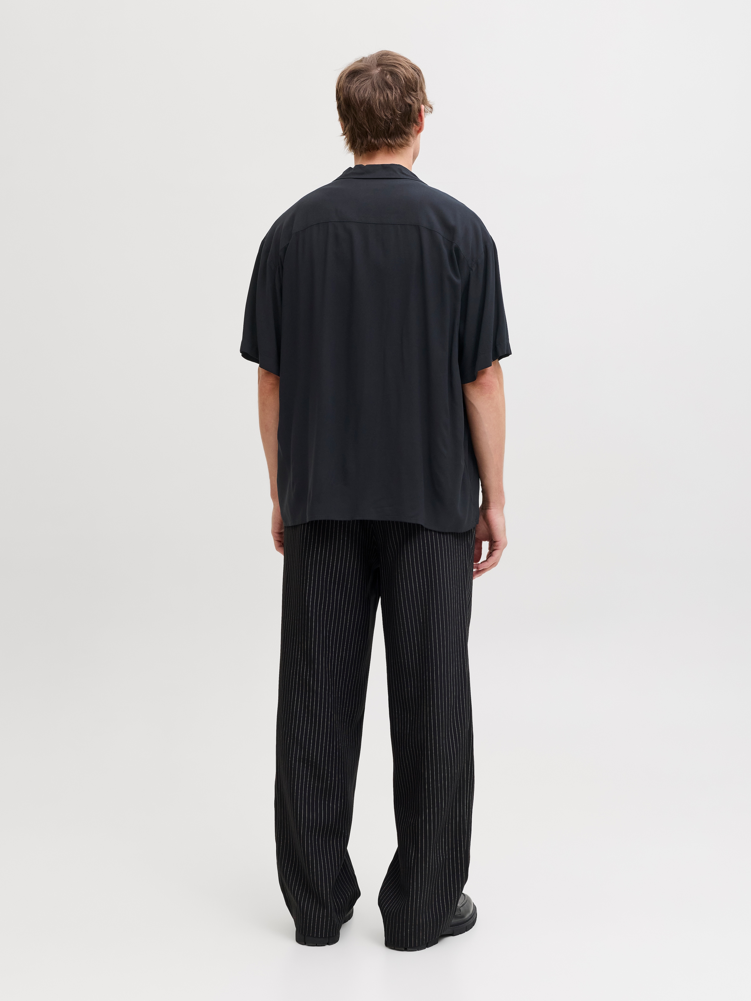 Jack & Jones Kurzarmhemd »JJEJEFF RESORT SOLID SHIRT SS SN« Viskose, loose fit