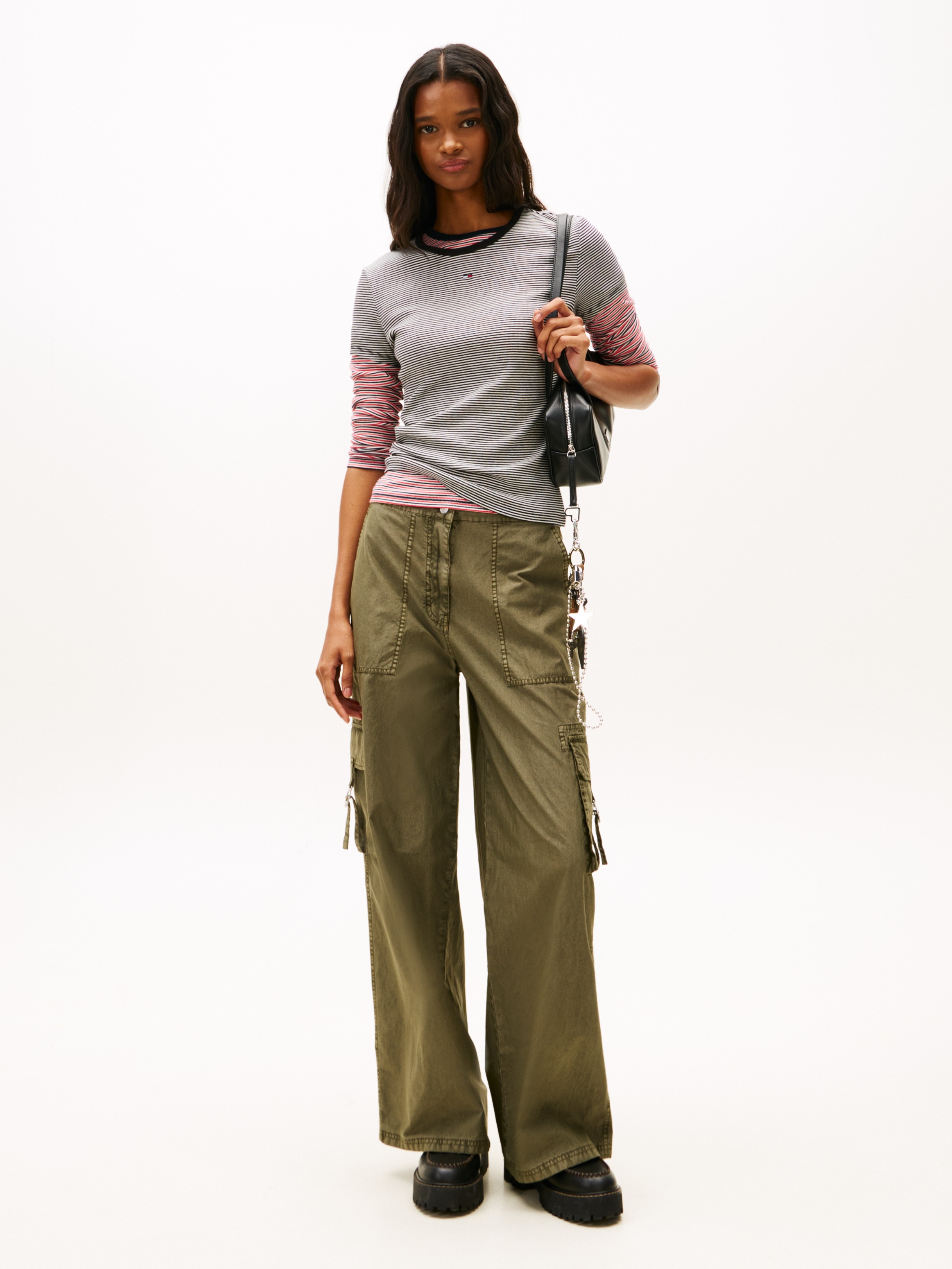 Tommy Jeans Kurzarmshirt »TJW ESSENTIAL RIB SHORT SLEEVE EXT« Baumwollmischung in gerippter Struktur, Slim Fit