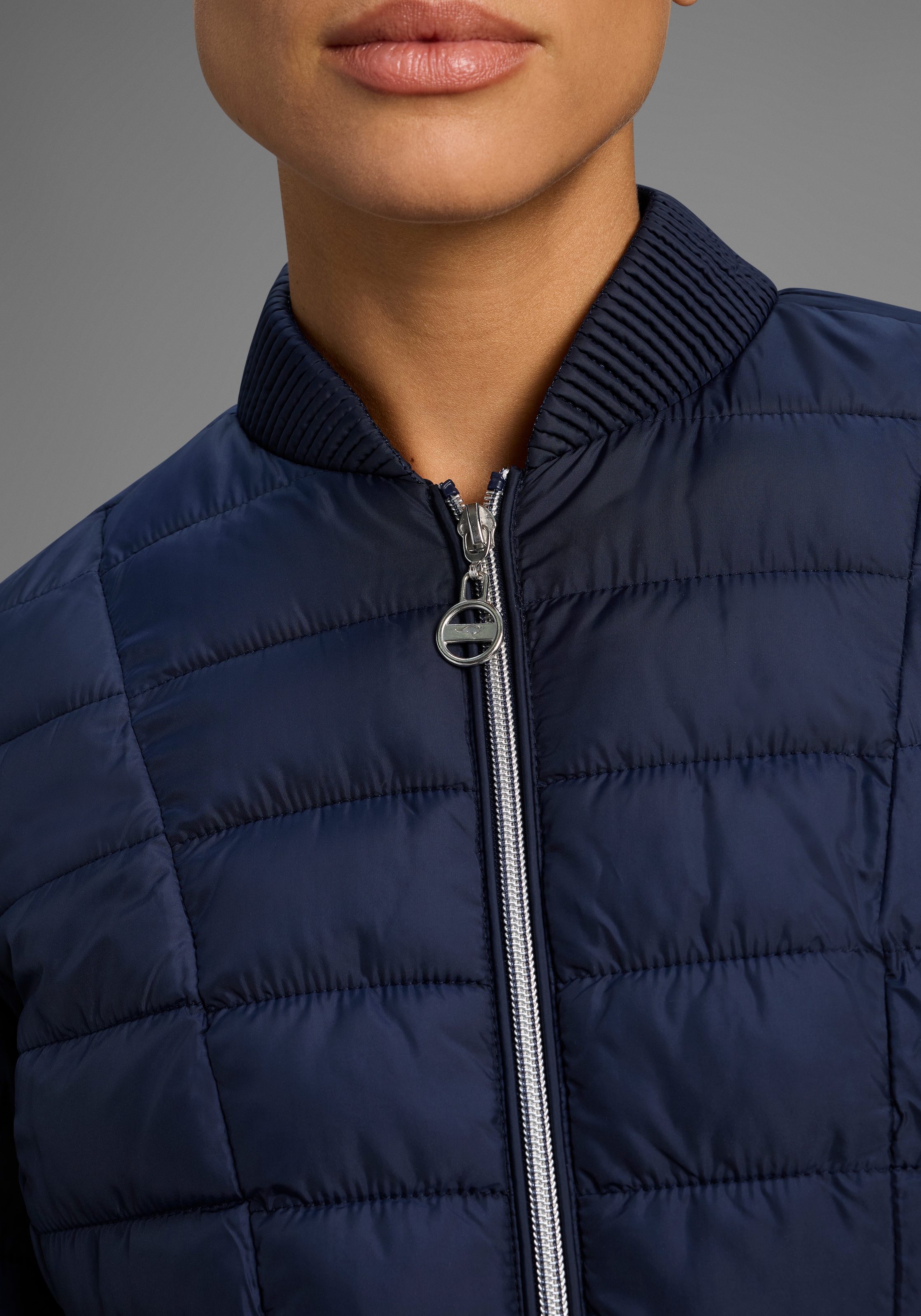 KangaROOS Steppjacke, figurbetonter Schnitt, hüftlange Passform