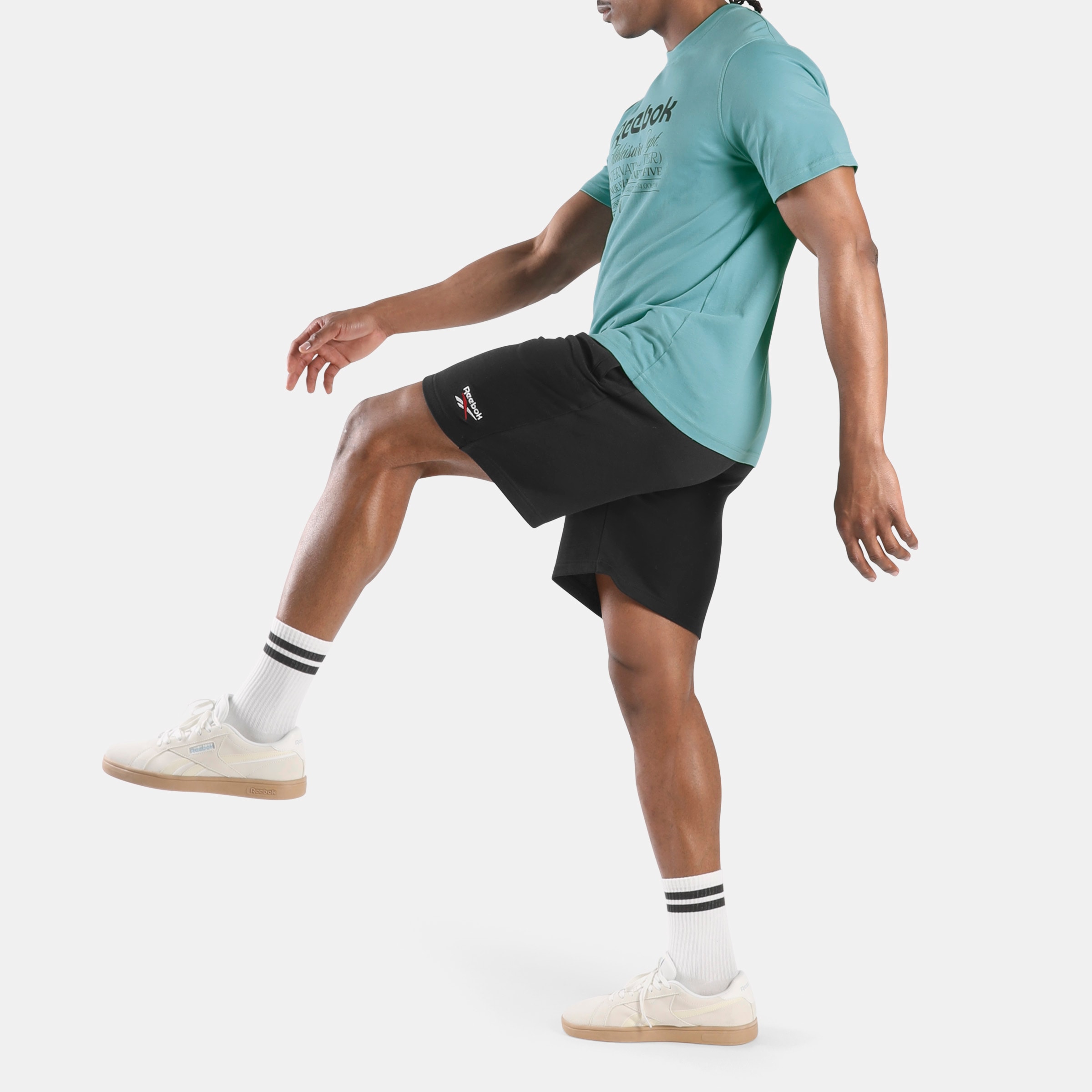 Reebok Sweatshorts »ID 2-COLOUR LOGO FRENCH TERRY 7" SHORT«  sportlicher Schnitt, aus Baumwolle und Polyester