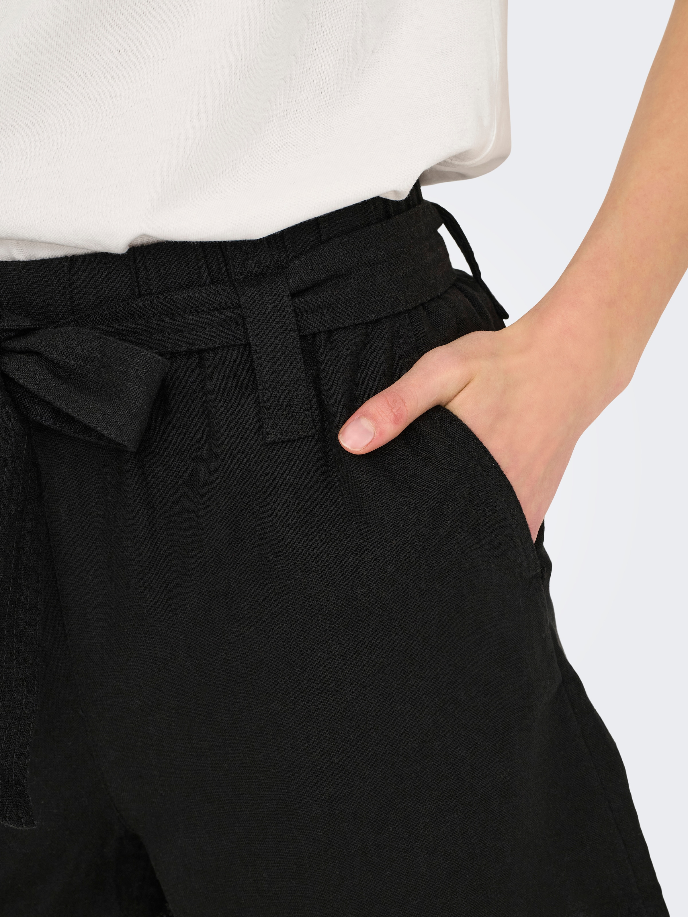 ONLY Shorts »ONLCARO HW LINEN BL BELT SHORTS CC PNT«, mit Leinen