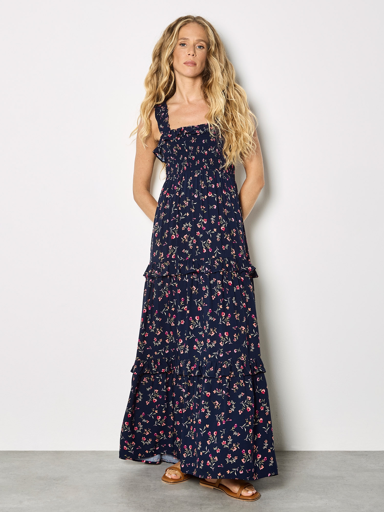 Apricot Maxikleid »Maxikleid mit Smokarbeit und zierlichem Blumenmuster« mit Rüschen