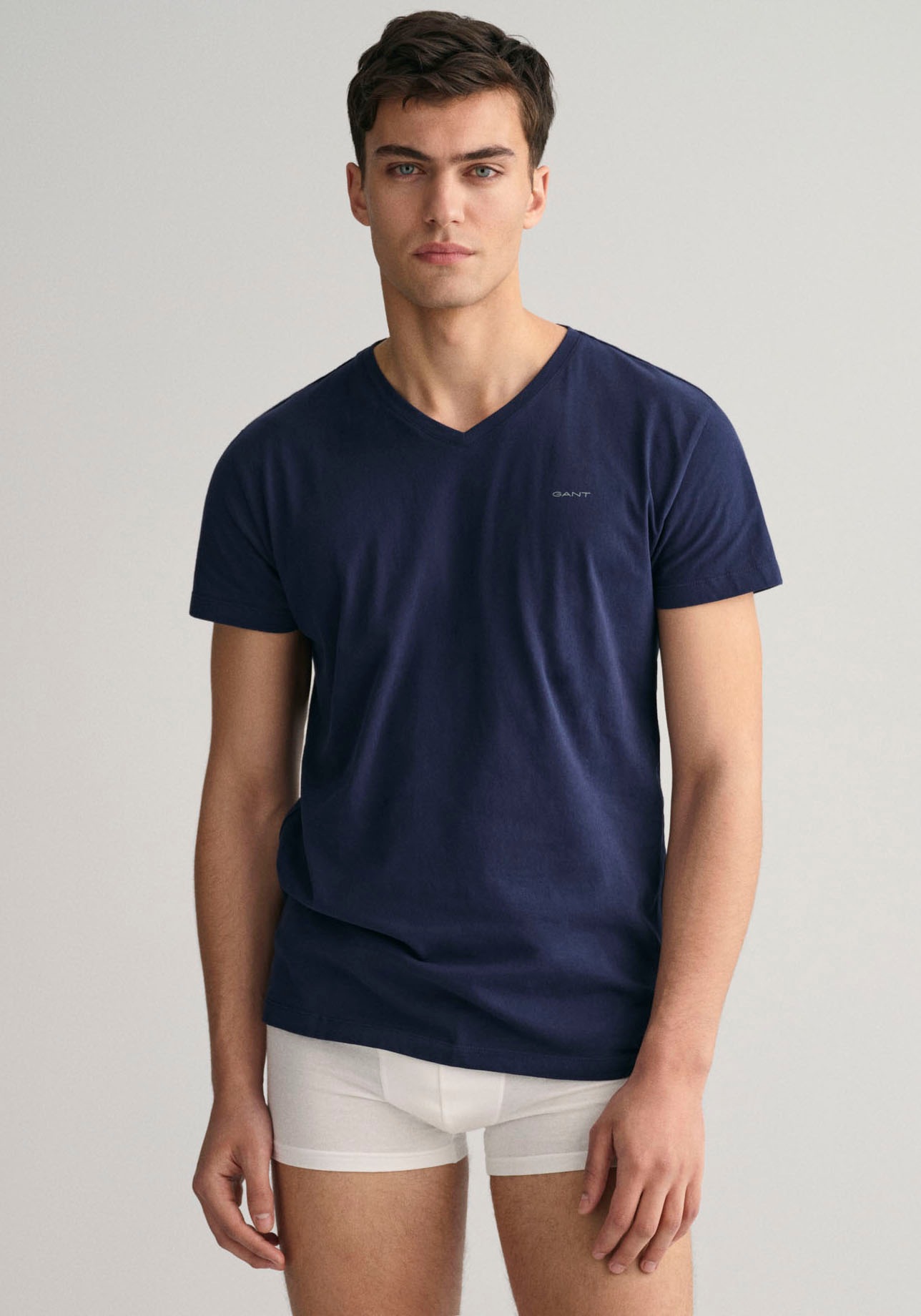 Gant Unterziehshirt »V-NECK T-SHIRT 2-PACK«, (Packung, 2 St., 2er), mit Markenlabel auf der Brust