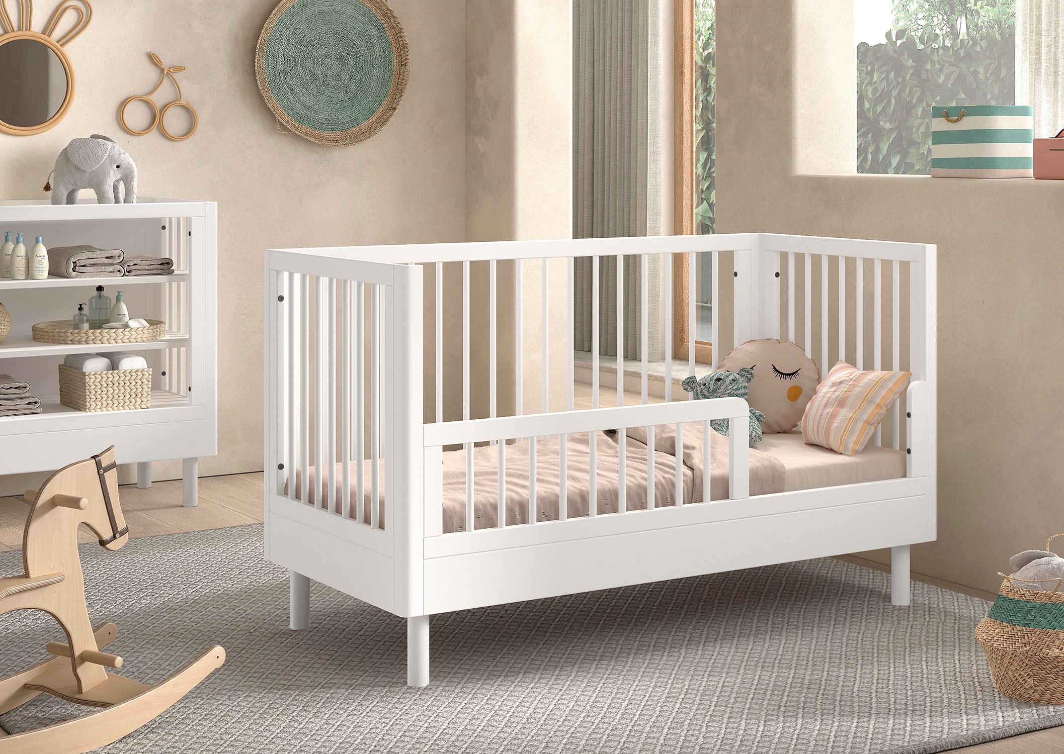 Home affaire Babybett »Forrest, aus massiver Buche weiß lackiert, zeitloses Design«, 3-fach höhenverstellbarer Lattenrost, sehr stabil gebaut
