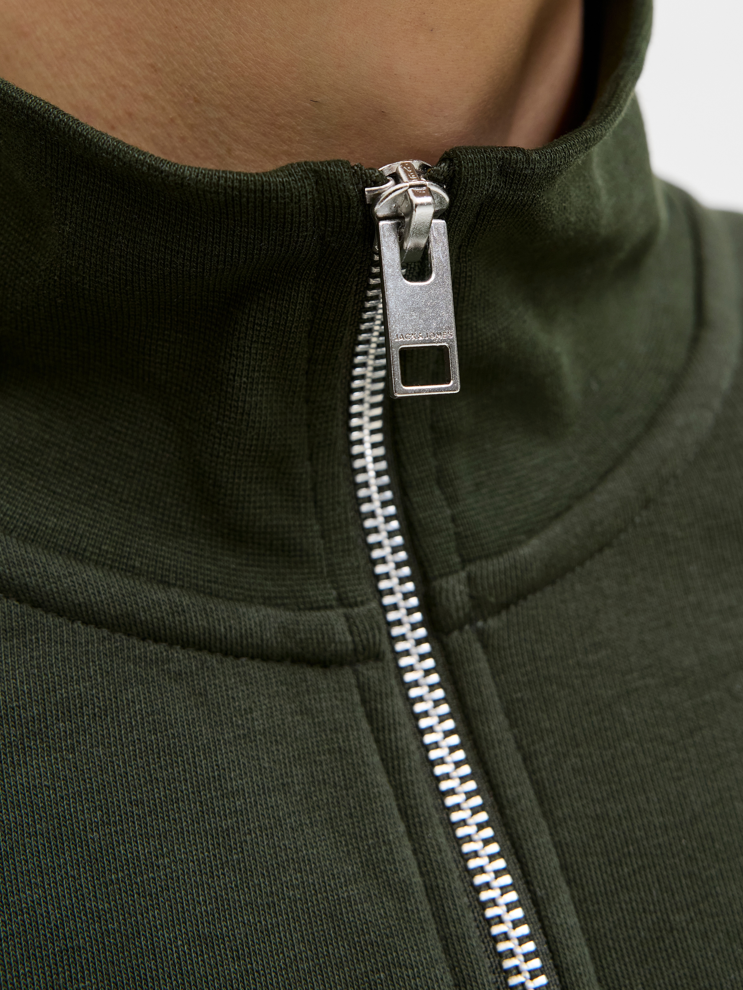 Jack & Jones Sweatshirt »JJESOHO SWEAT QUARTER ZIP HN NOOS«, mit Print