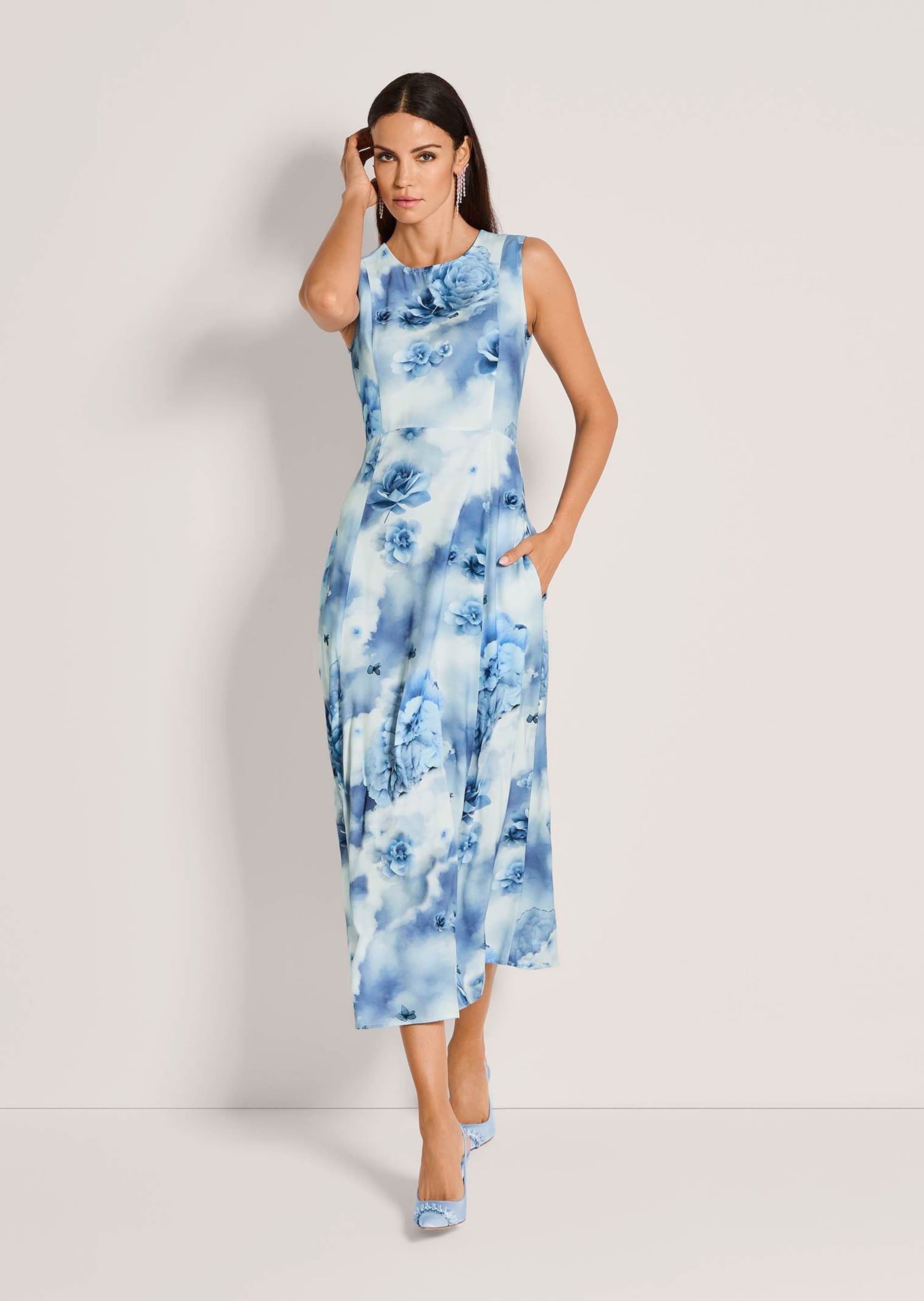 MADELEINE Midikleid »Viskosekleid Druckkleid mit floralem Print« Nahttasche Teilungsnähte