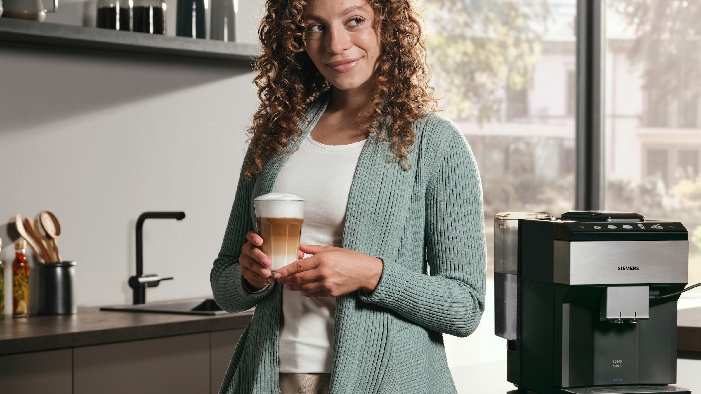 SIEMENS Kaffeevollautomat »EQ500 integral TP516DX3, App-Steuerung, Doppeltassenfunktion«, intuitives Farbdisplay, automatische Dampfreinigung, edelstahl