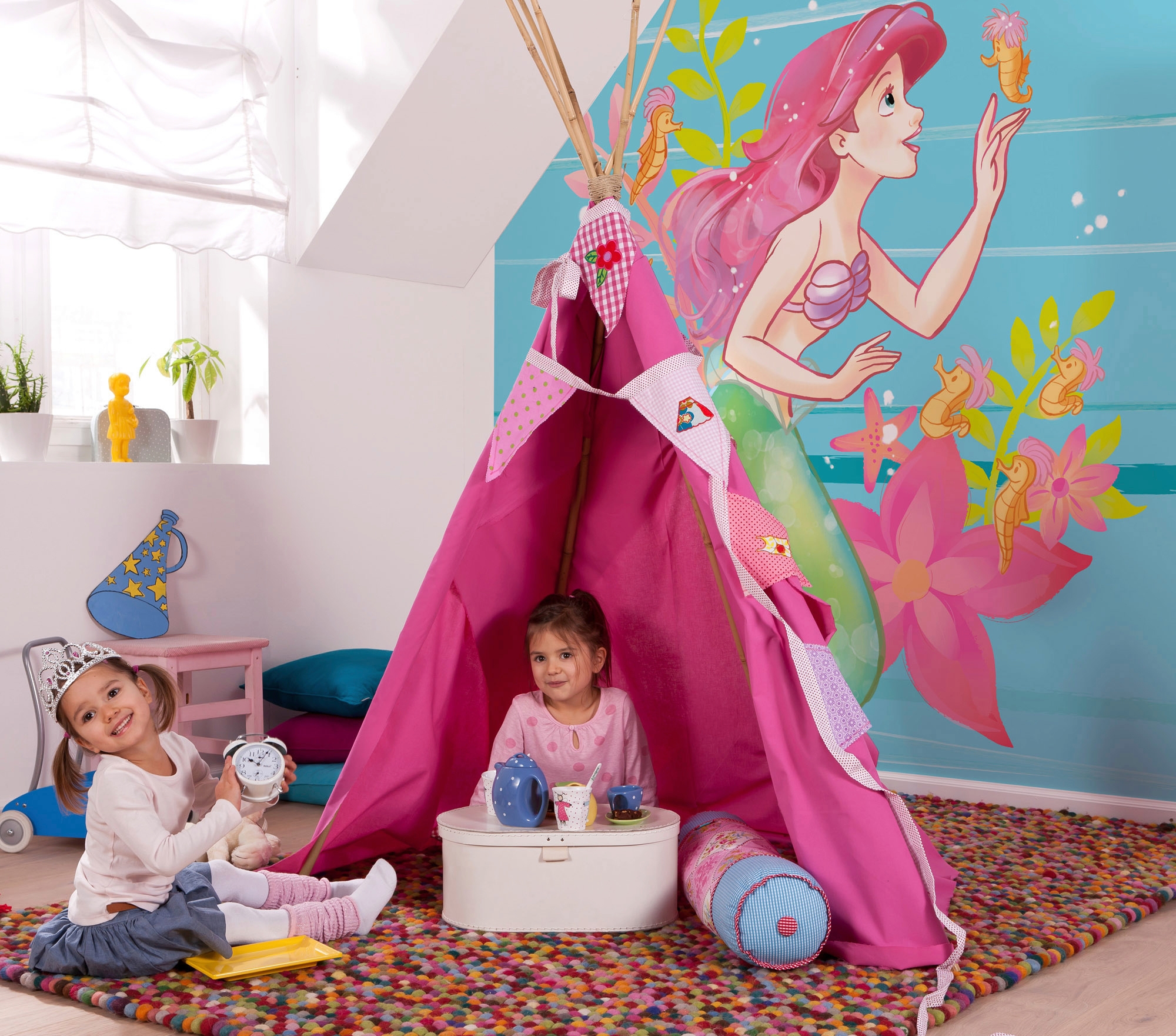 Komar Vliestapete »Digitaldruck Vlies - Ariel Little Friends - Größe 250 x 250 cm«, bedruckt, Kinderzimmer