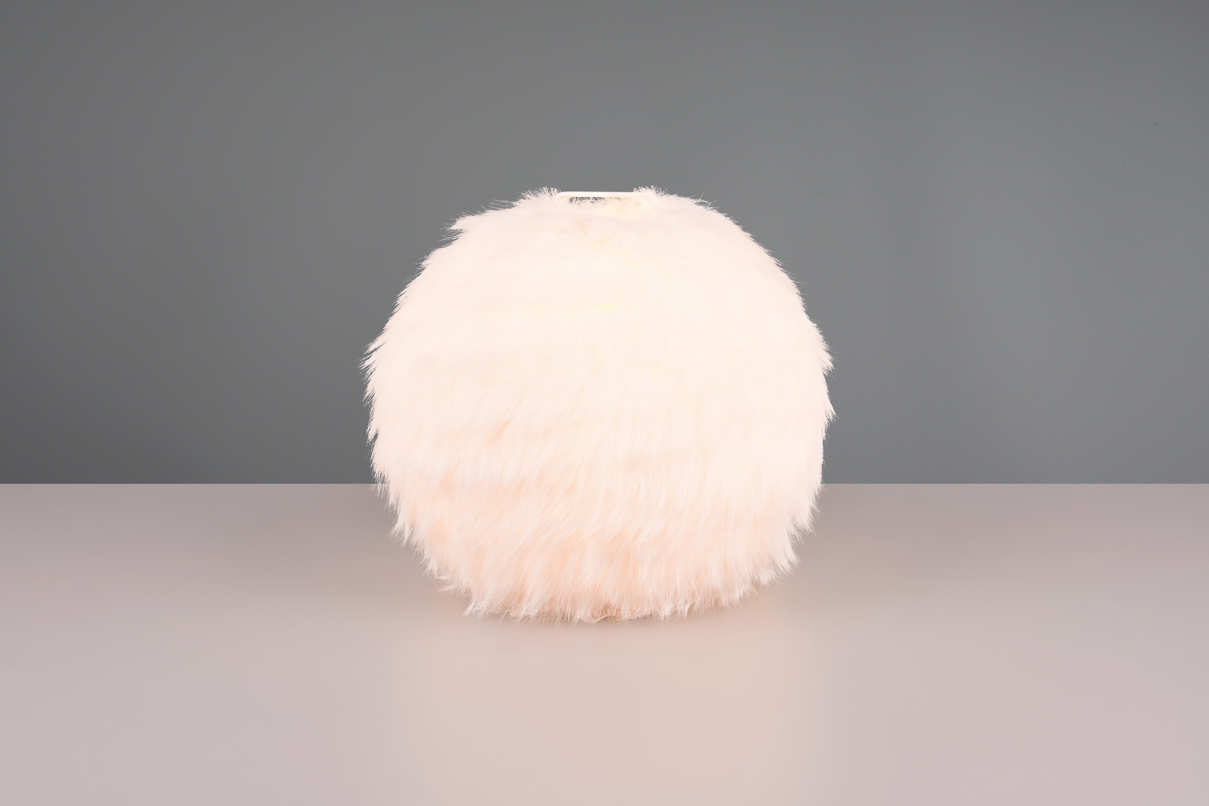 REALITY Leuchten Schreibtischlampe »FURRY, Tischleuchte m. Plüsch Lampenschirm Höhe 24cm Ø 30cm, Schalter« E14 1 Stk. warmweiß - kaltweiß exkl 1xE14 max 10W Plüsch Nachttischlampe weiß Schlafzimmer Wohnzimmer