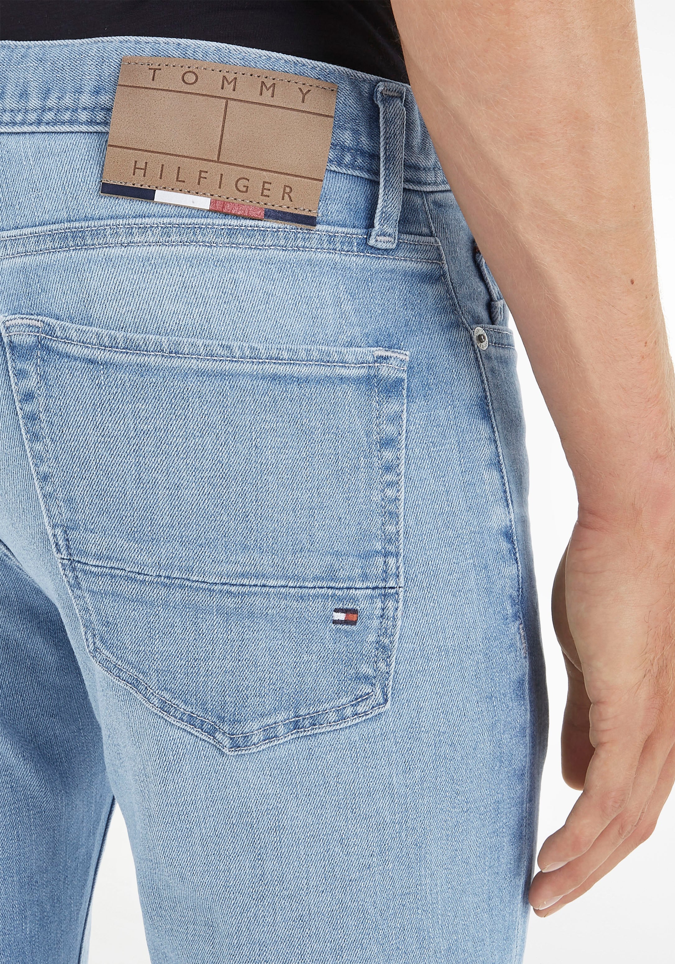 Hilfiger Slim-fit-Jeans Tommy BLEECKER OTTO Hilfiger »SLIM bei PSTR«, Tommy bestellen tlg.), Kontrastdetails mit (1