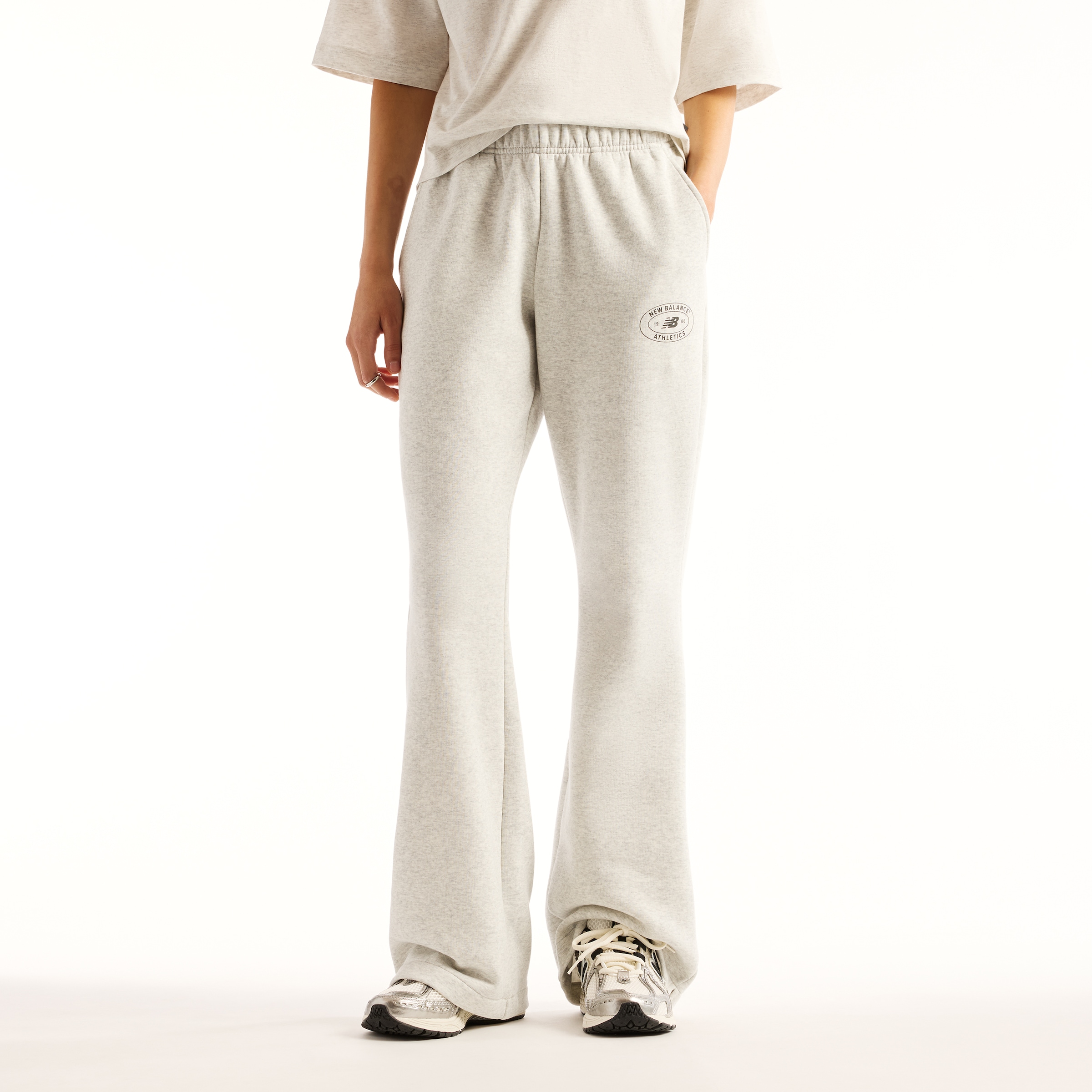 New Balance Sweathose »REIMAGINED FLEECE PANT«  für Erwachsene, lange Hosenform, mit klarer Linienführung