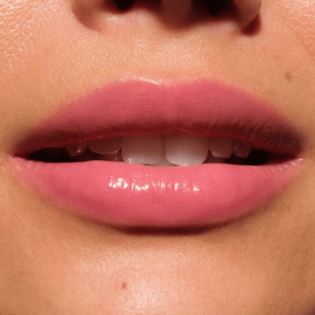 Catrice Lippenbalsam »Butter Drippin' Glossy Lip Balm« Dezenter Farbakzent, geschmeidig, hochglänzend, spendet Feuchtigkeit.