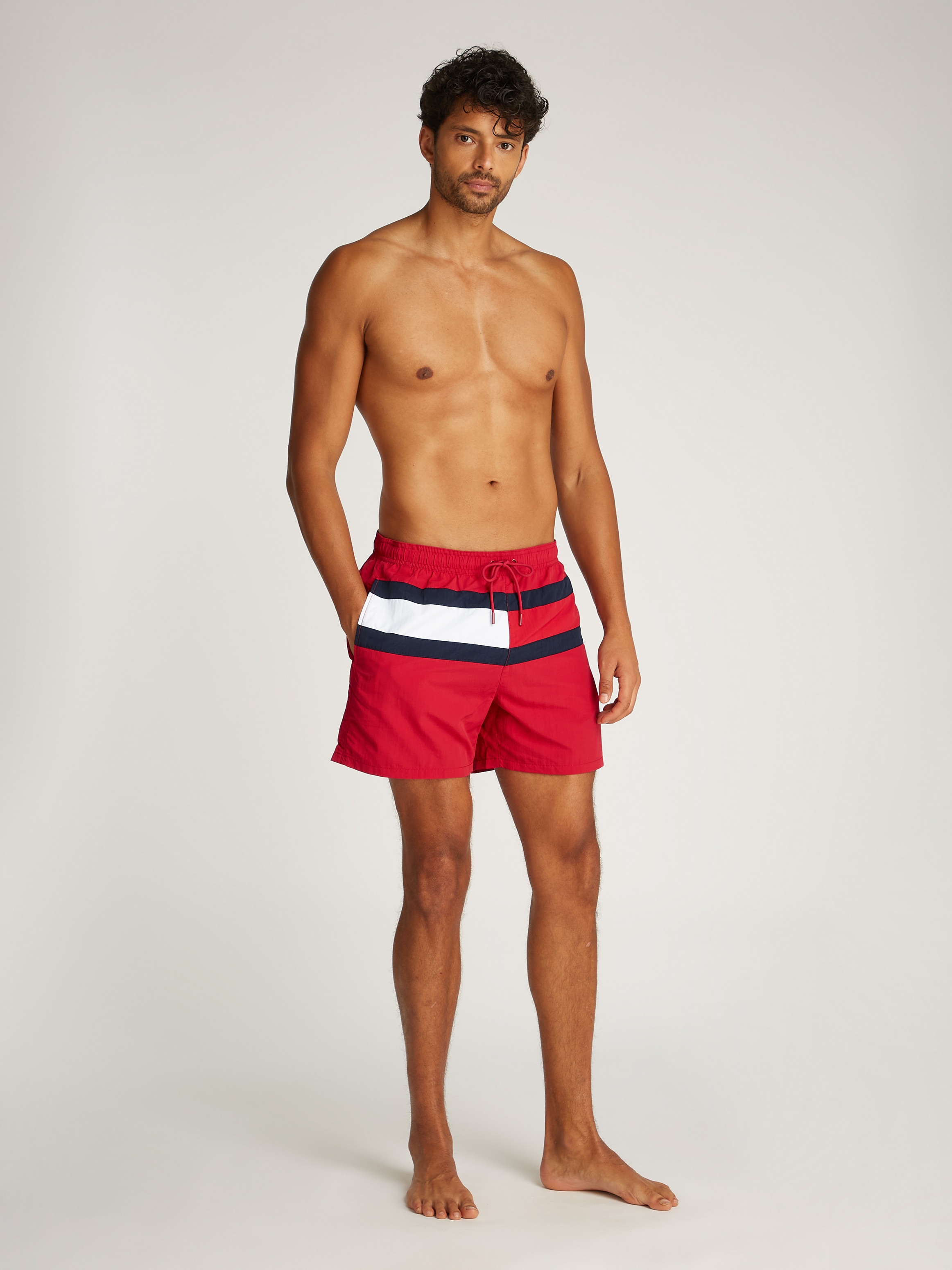 Tommy Hilfiger Swimwear Badeshorts »MEDIUM DRAWSTRING«, mit großem Logo