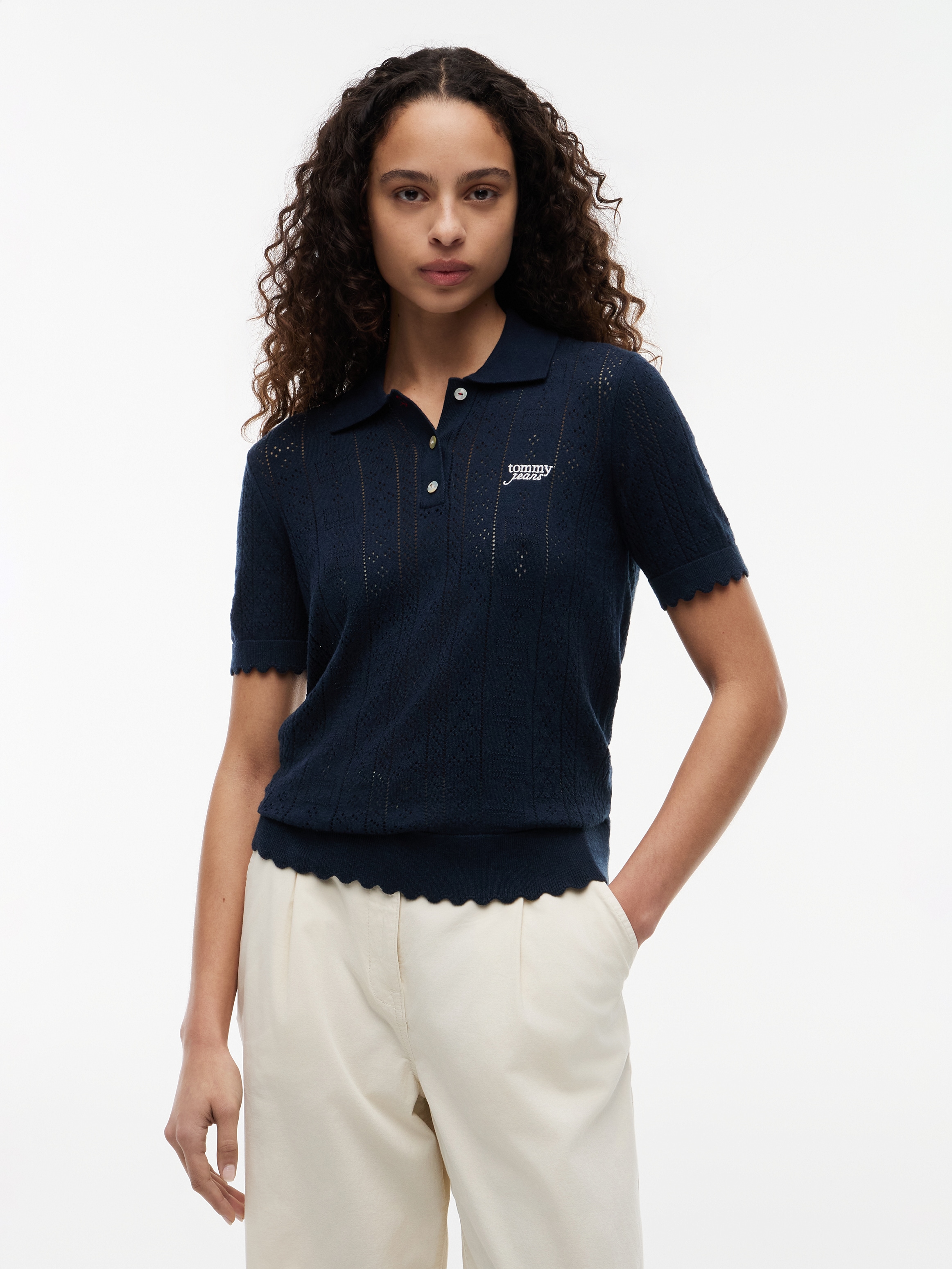 Tommy Jeans Kurzarmpullover »TJW POINTELLE POLO SWEATER« Viskosemischung, Pointelle Strickmuster, gewellte Säume