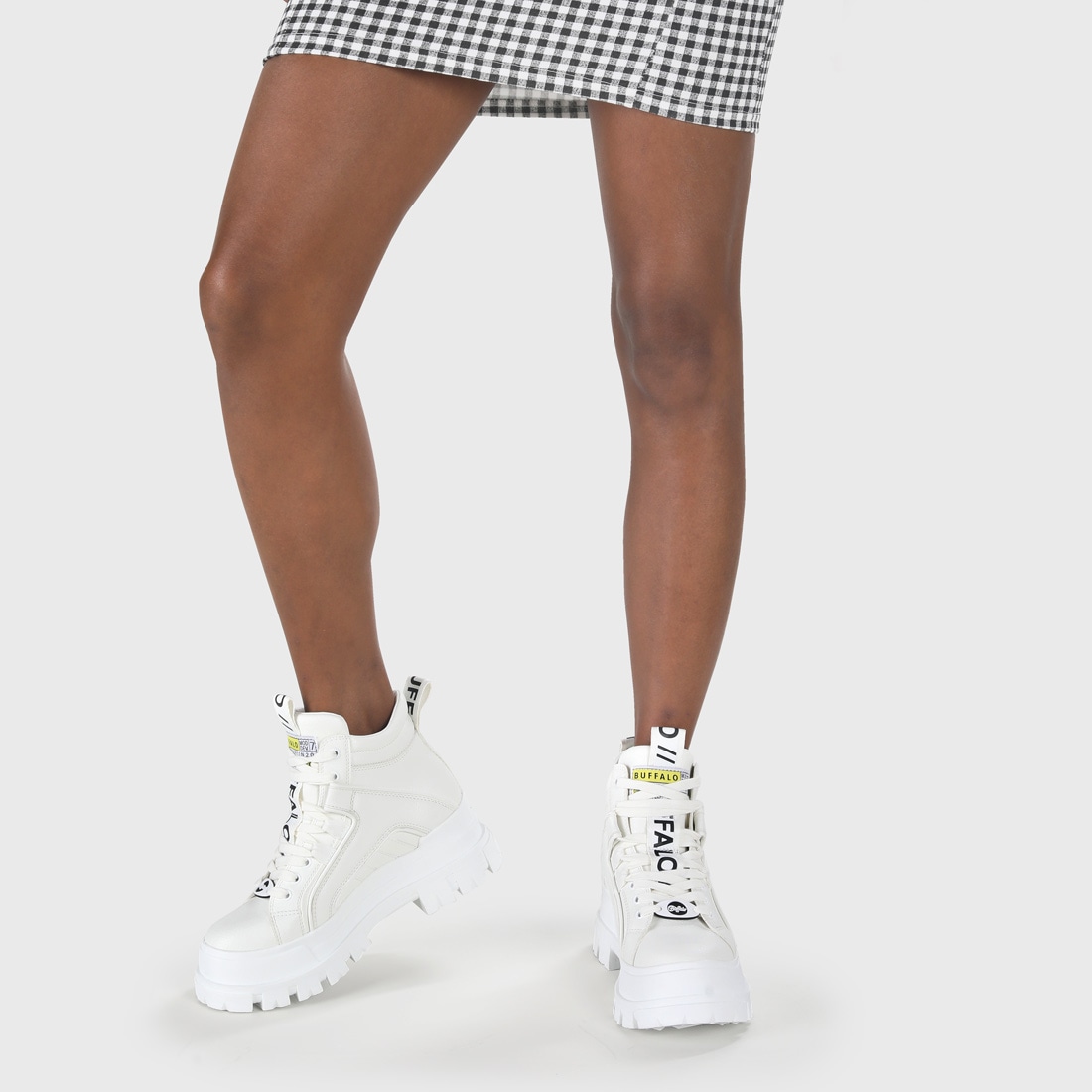 Buffalo Schnürboots »ASPHA NC MID«  Plateauboots, Schnürstiefelette, High Top Sneaker in monochromer Optik