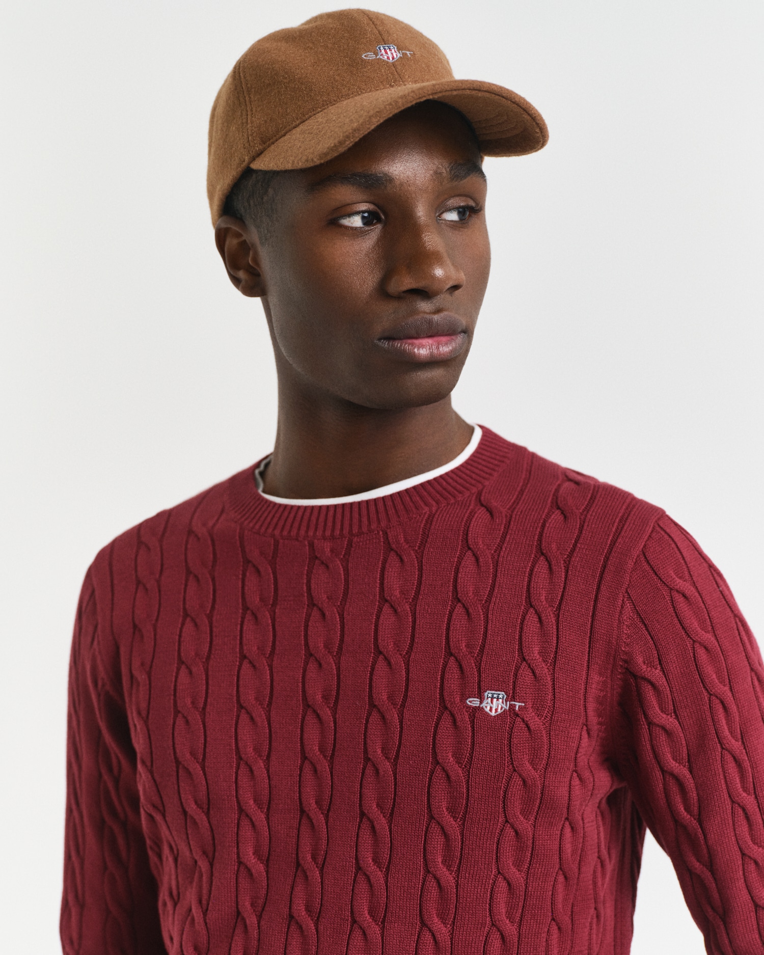 Gant Strickpullover »COTTON CABLE C-NECK«, mit Wappen-Logostickerei auf der Brust