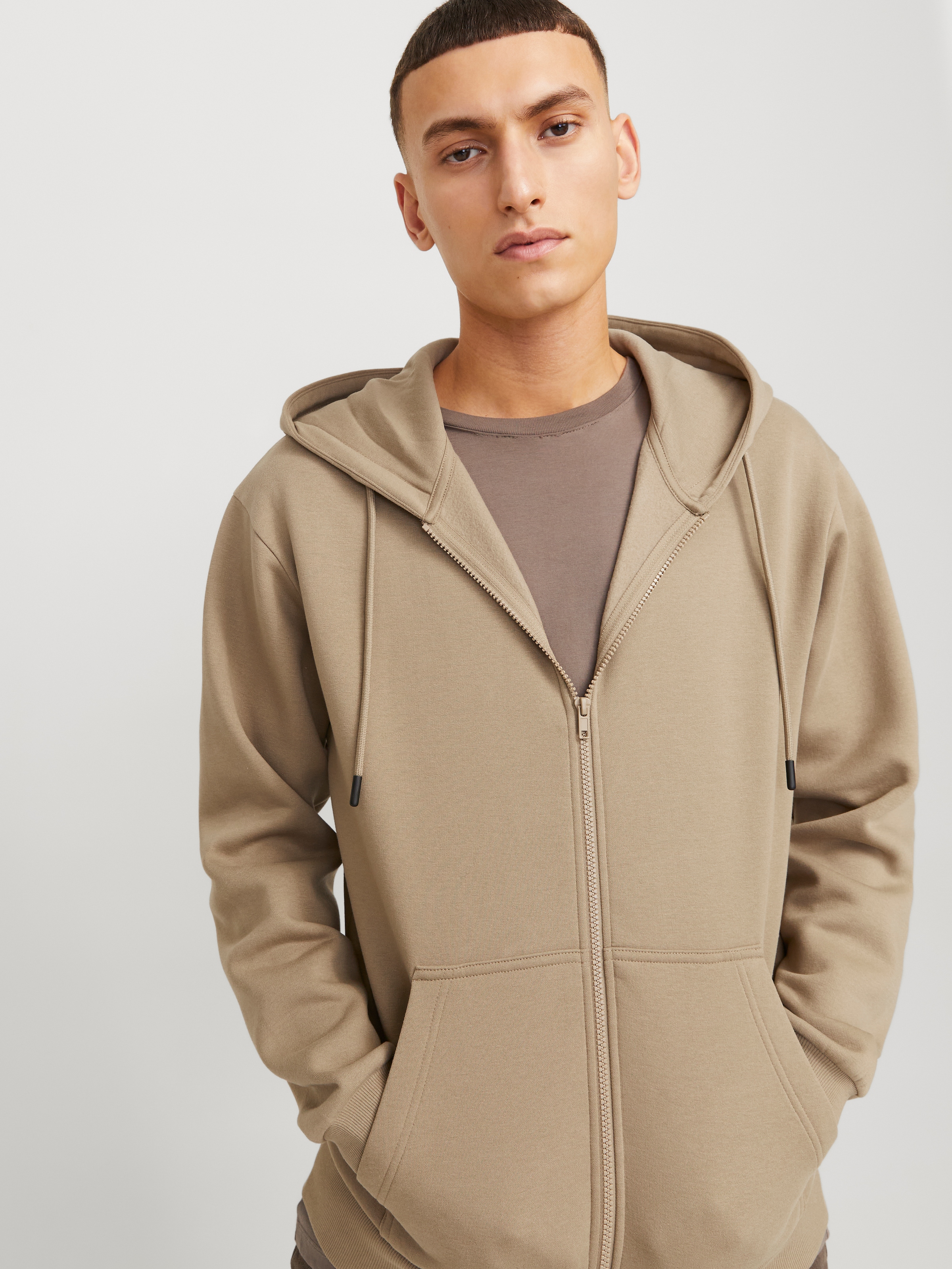 Jack & Jones Kapuzensweatjacke »JJEBRADLEY mit Kapuze, ideal für kalte Jahreszeit«, mit Kapuze