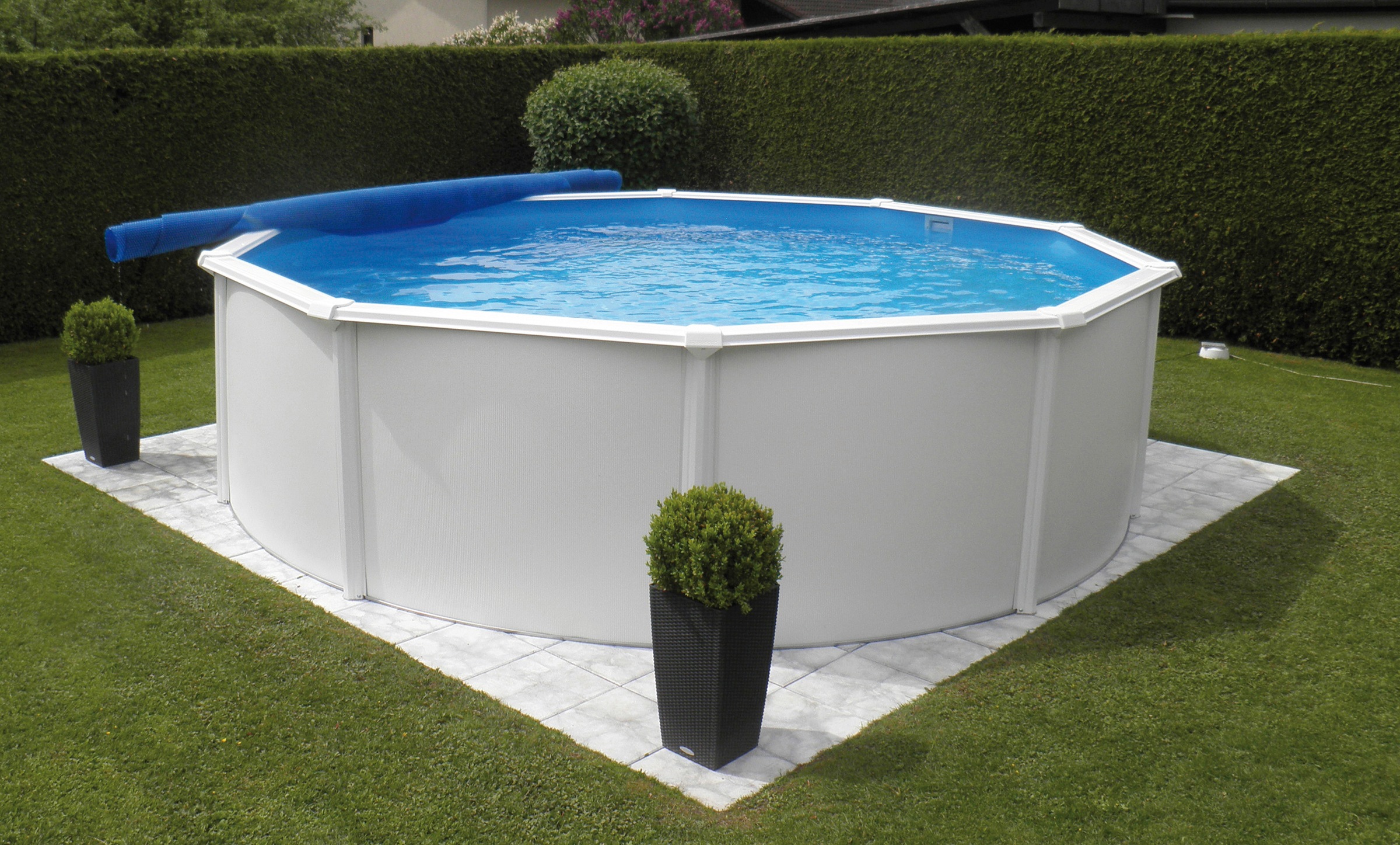 KWAD Rundpool »SUPREME weiß mit Sicherheitsleiter und Zubehör« inkl. Bodenisolation & Wasserpflege-Set, versch. Größen