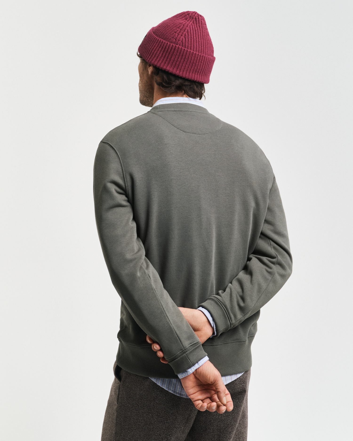 Gant Sweatshirt »EMBOSSED C-NECK SWEAT«, eine erhabene GANT-Grafikprägung auf der Brust