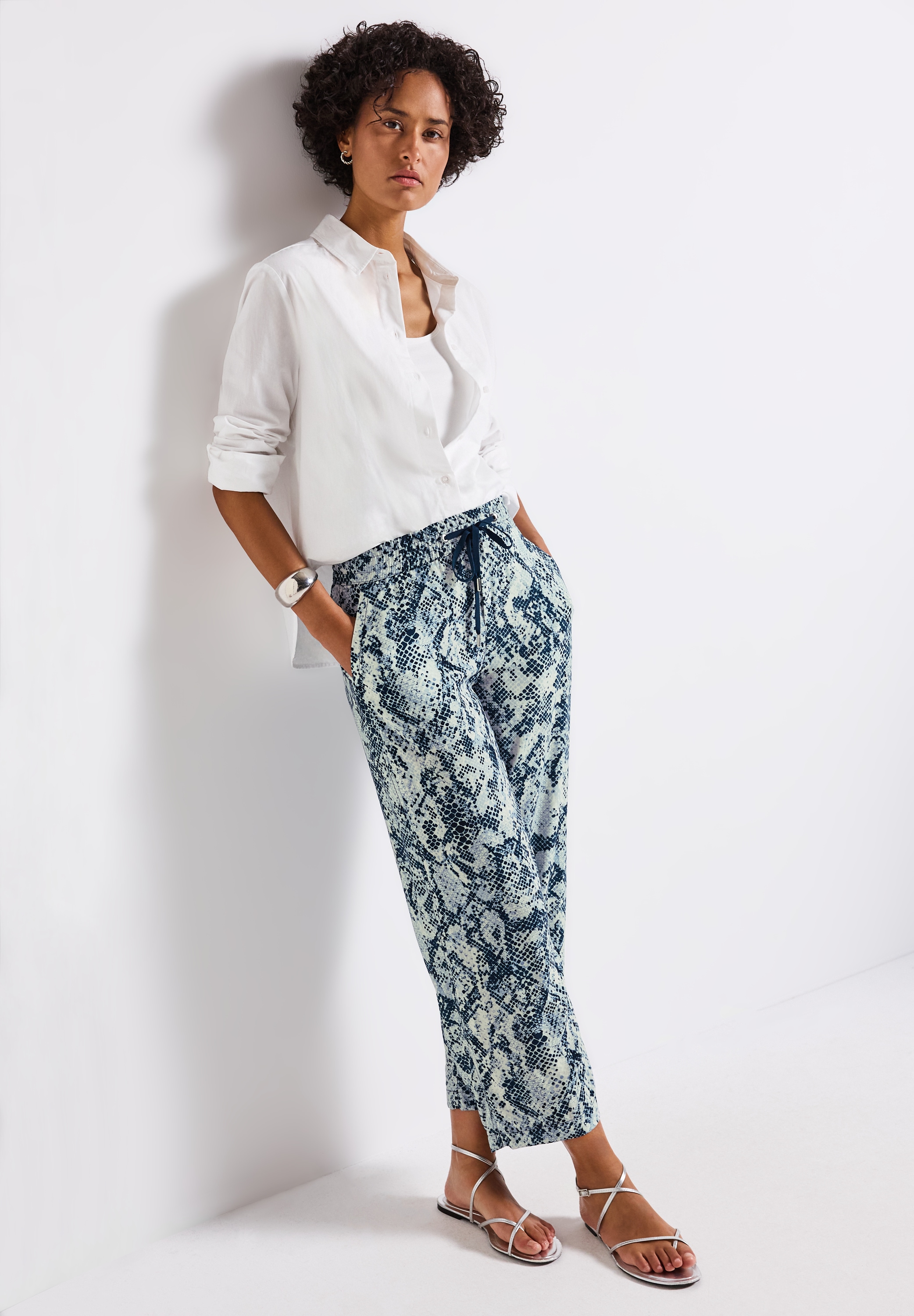 STREET ONE Stoffhose »Style Emee«, mit elastischem Bund und Tunnelzug, mit grafischem Muster