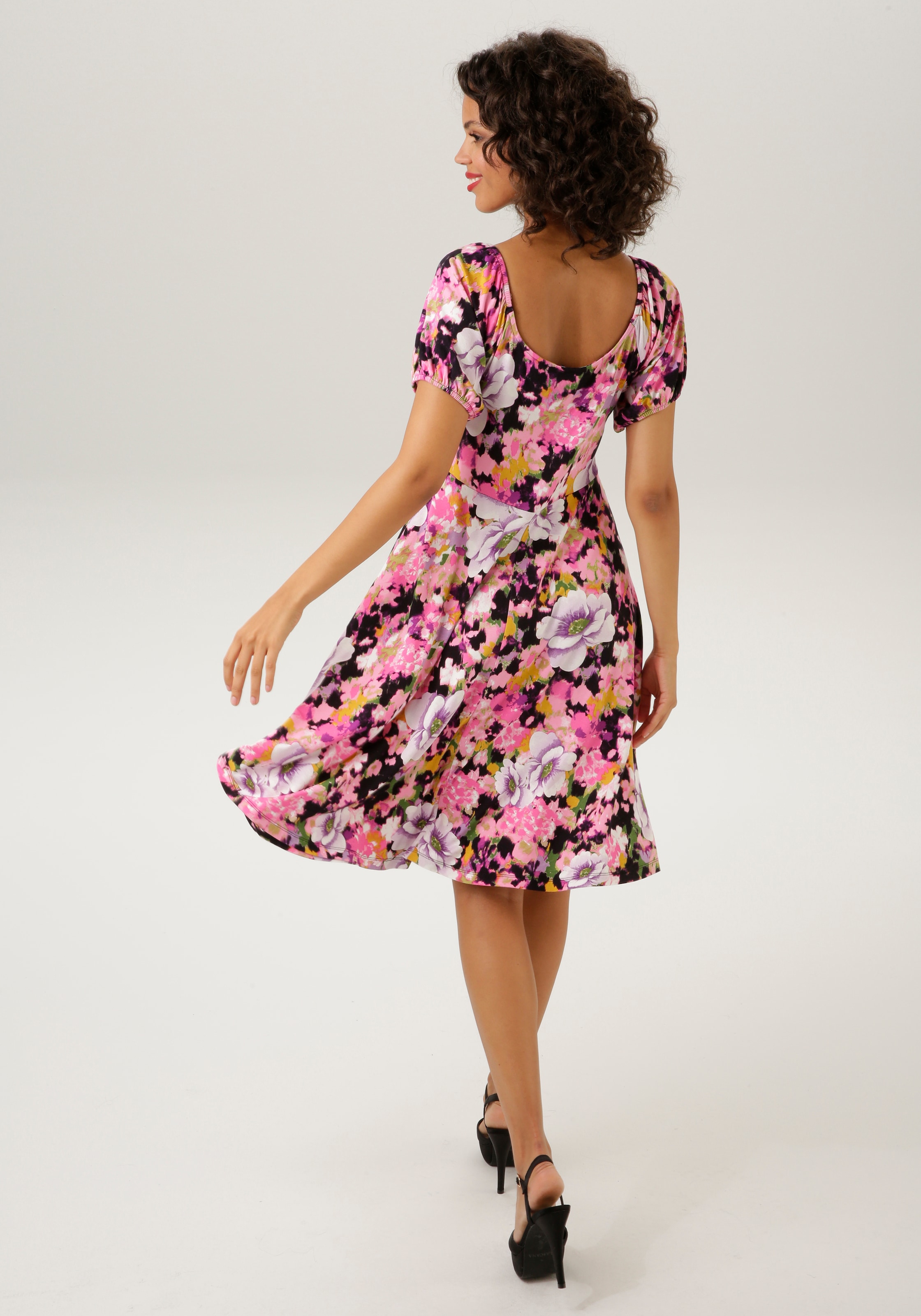 Aniston CASUAL Sommerkleid, mit farbenfrohem Blumendruck - jedes Teil ein  Unikat - NEUE KOLLEKTION im OTTO Online Shop