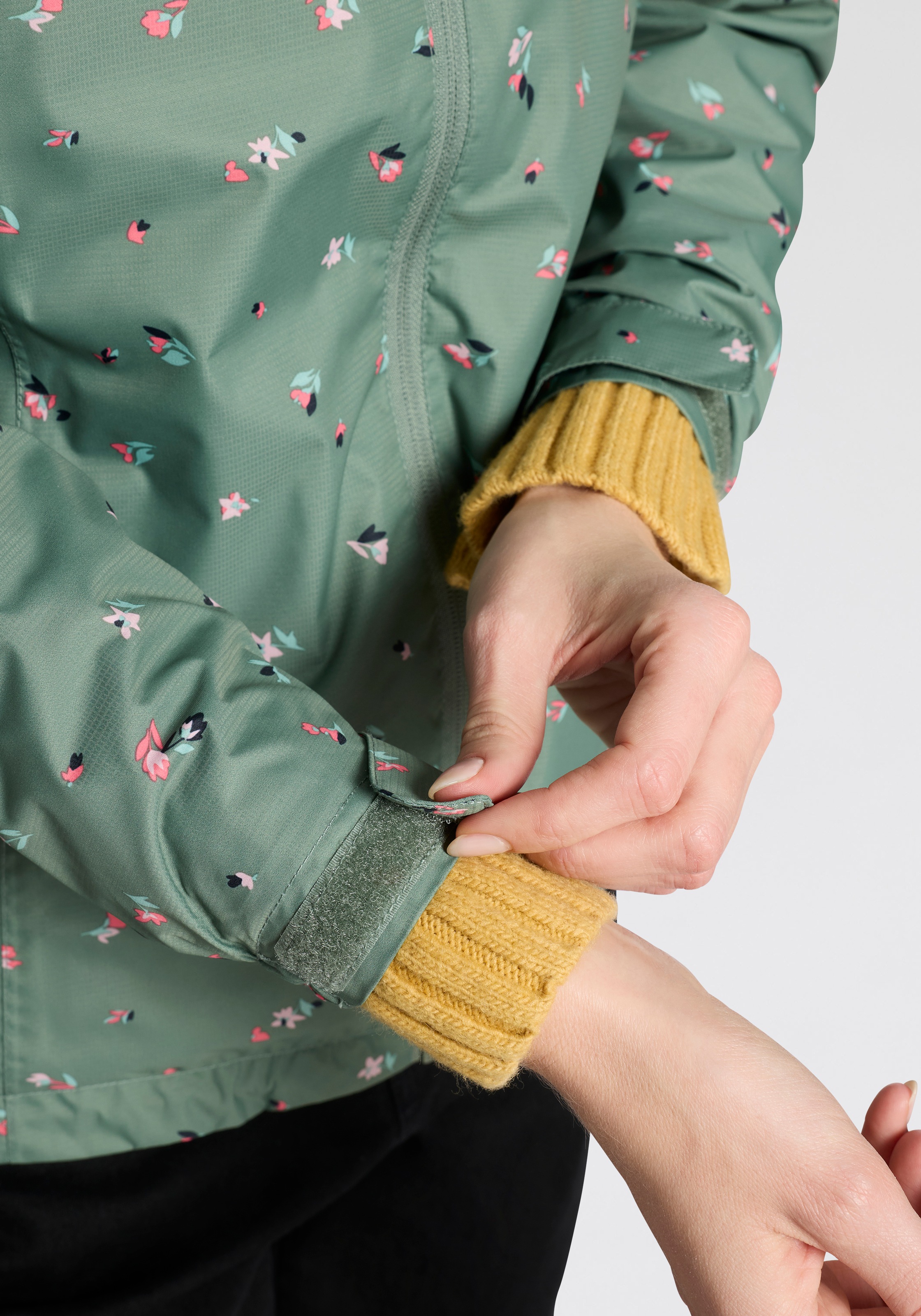 CMP Regenjacke mit Kapuze Übergangsjacke, mit dezenten Reflektordetails