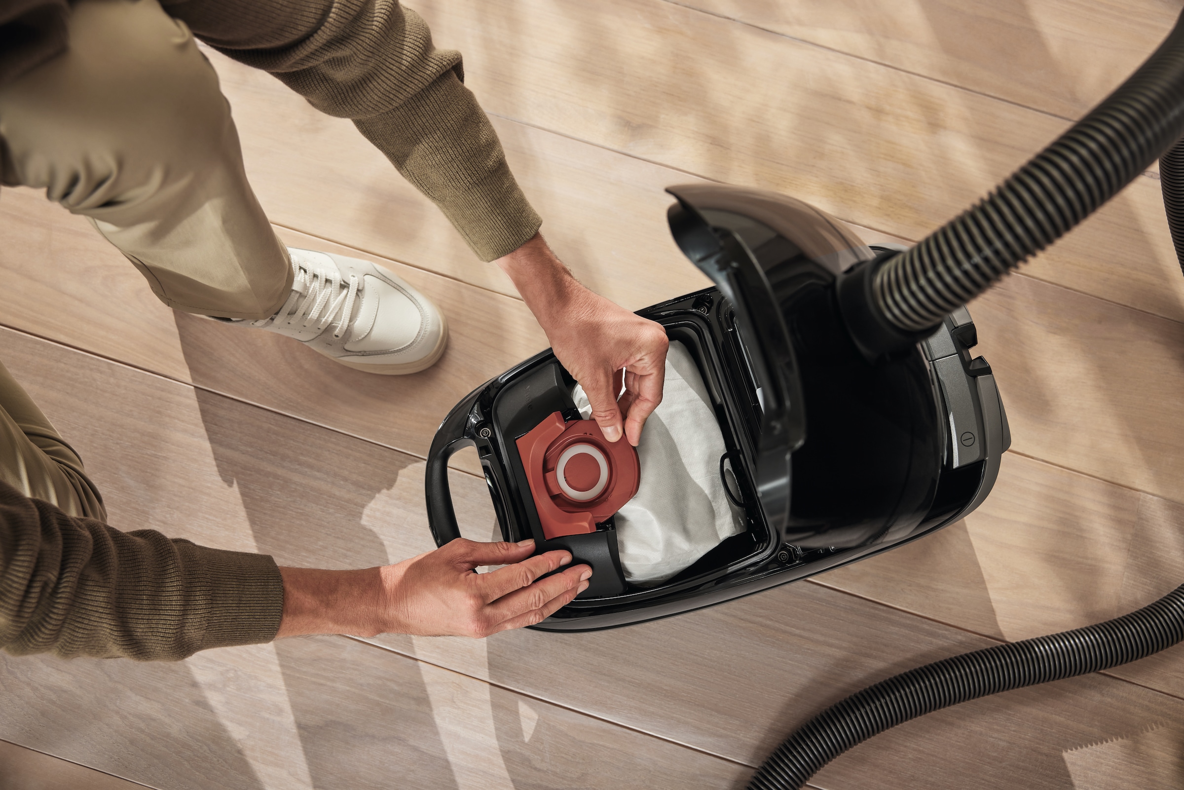 Miele Bodenstaubsauger »Guard M1 Performance mit ComfortFit, Nachfolger Complete C3 Starlight« 800 W mit Beutel HEPA AirClean, integriertes Zubehör, 11 m Aktionsradius