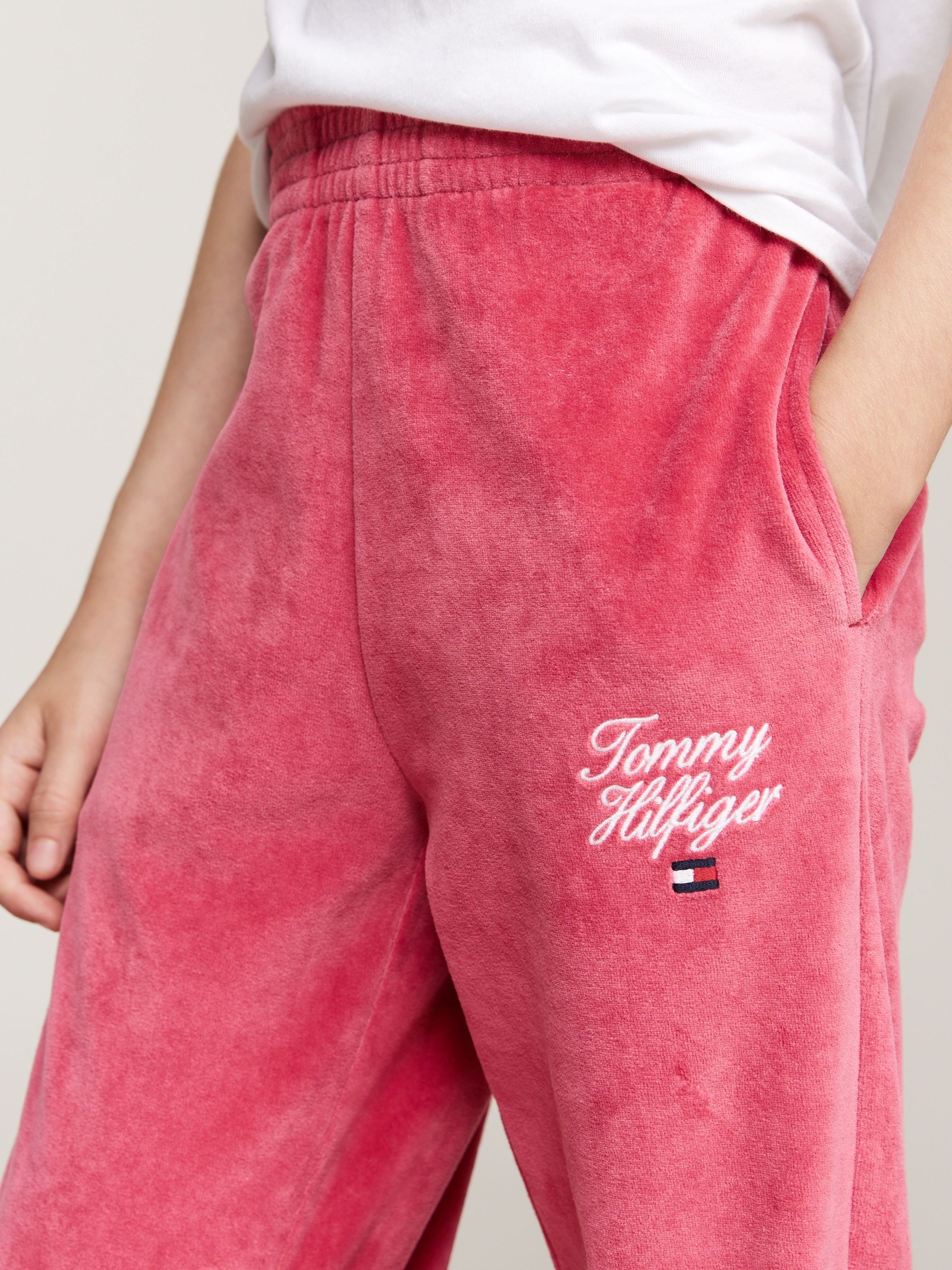 Tommy Hilfiger Sweathose »TH SCRIPT VELOUR PANT«, mit Logo-Stickerei